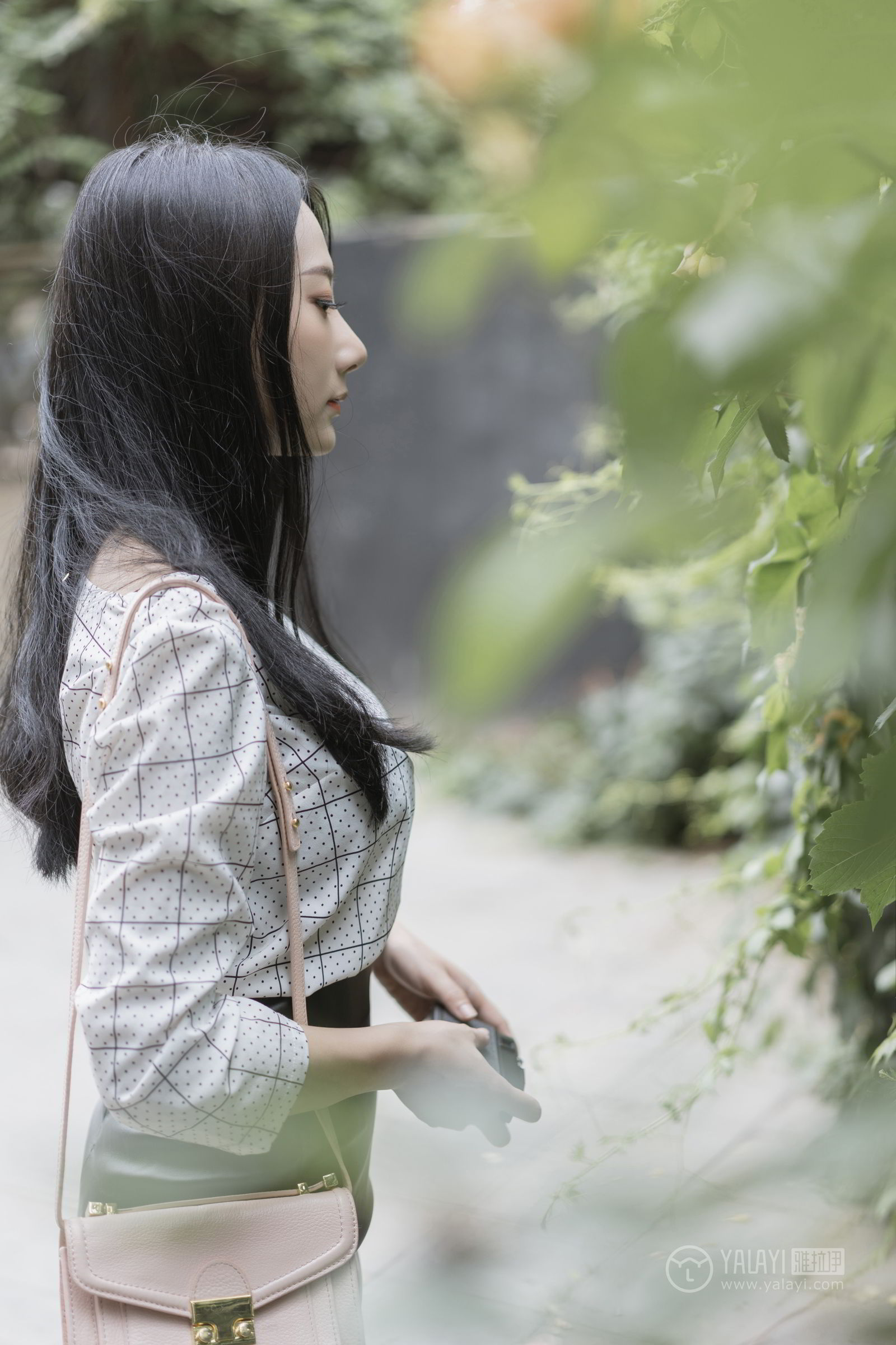 [YALAYI雅拉伊]高清写真图 2019.06.28 Vol.322 女白领的私生活1 何嘉颖