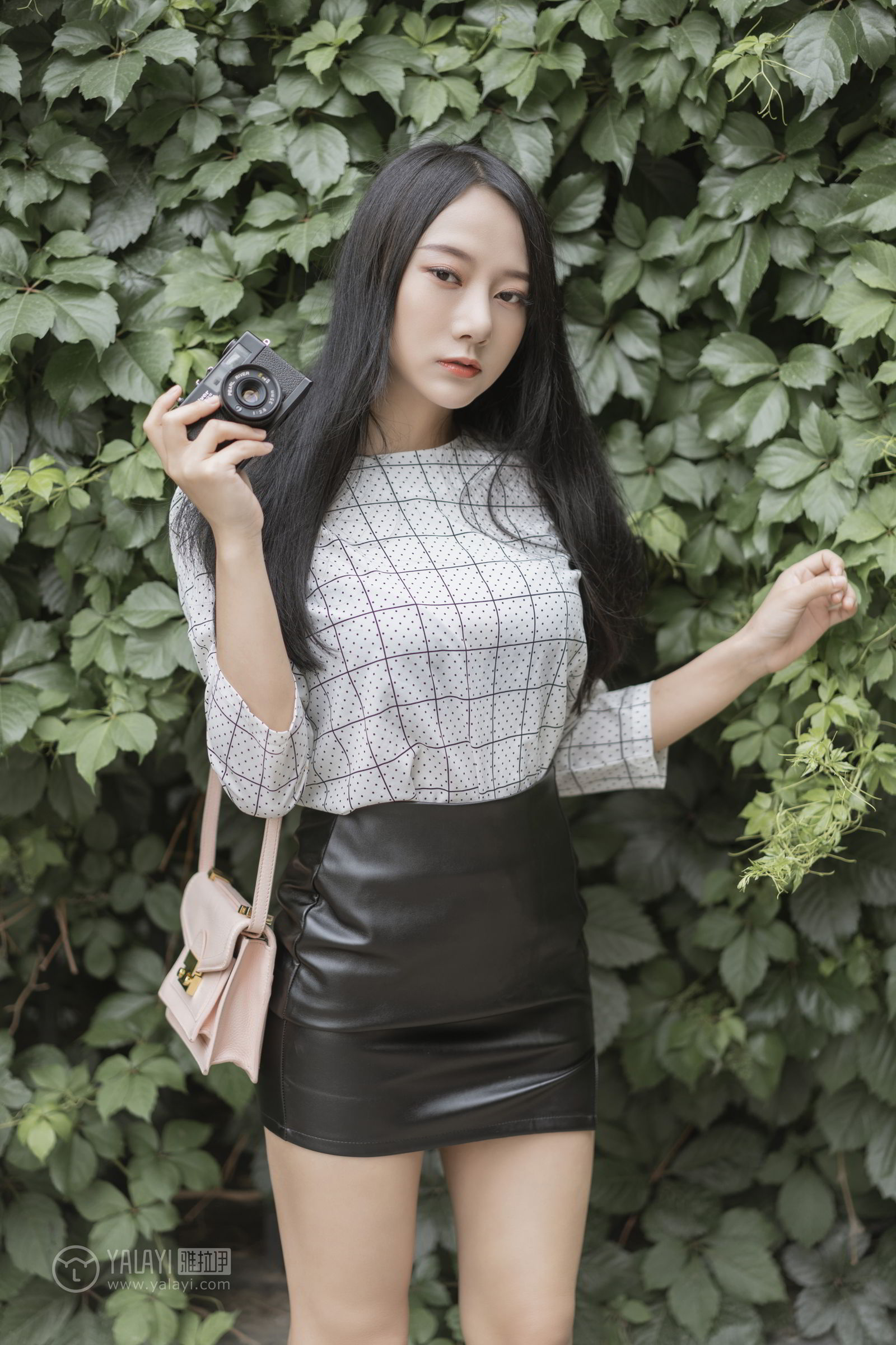 [YALAYI雅拉伊]高清写真图 2019.06.28 Vol.322 女白领的私生活1 何嘉颖