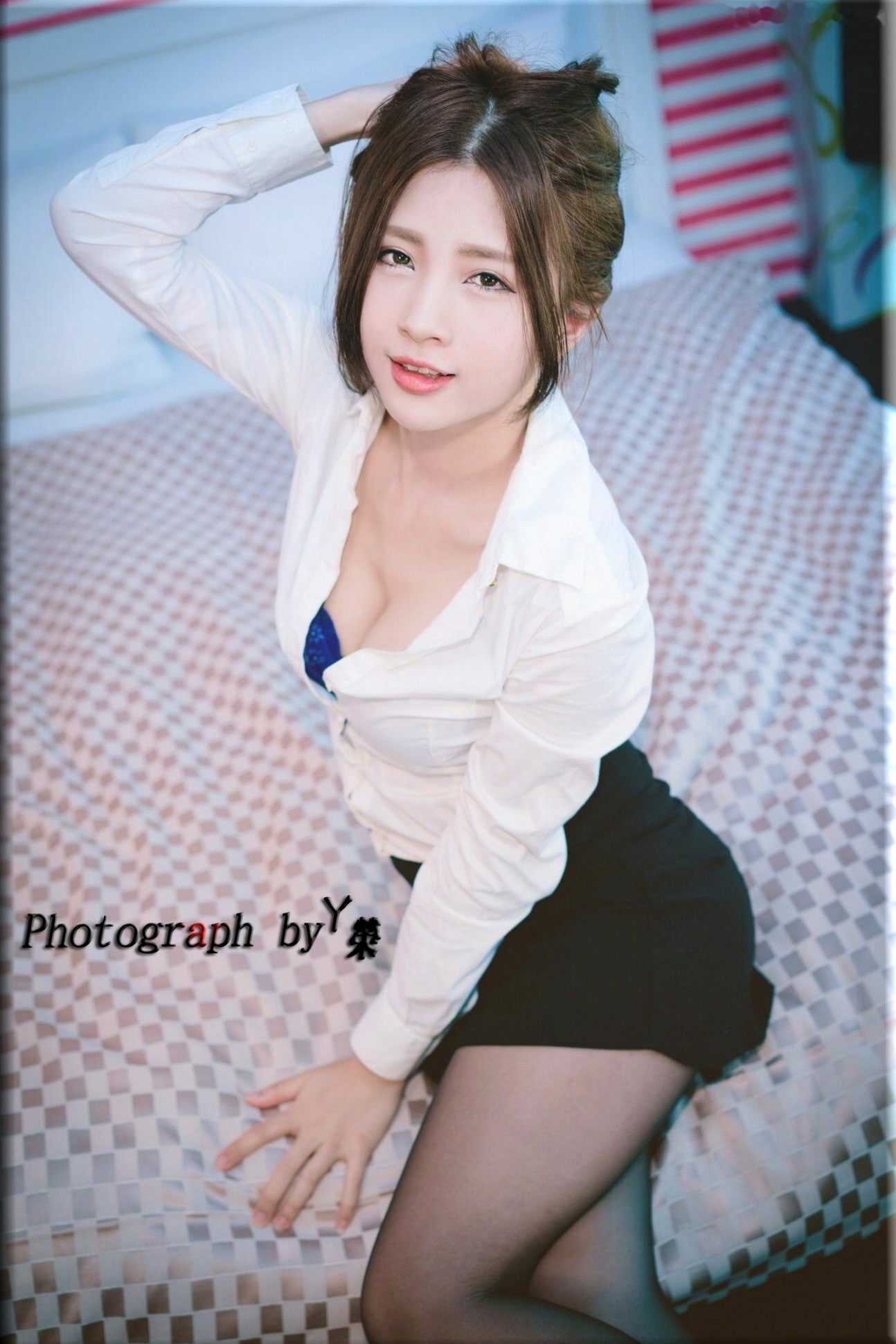 Gallery - 台湾正妹胡安绮棚拍写真集：职场OL白衬衫黑丝诱惑与粉嫩蕾丝私房大尺度合集[19P]台湾性感制服黑丝内衣 胡绮女神私房照_秀色女神 - image 5