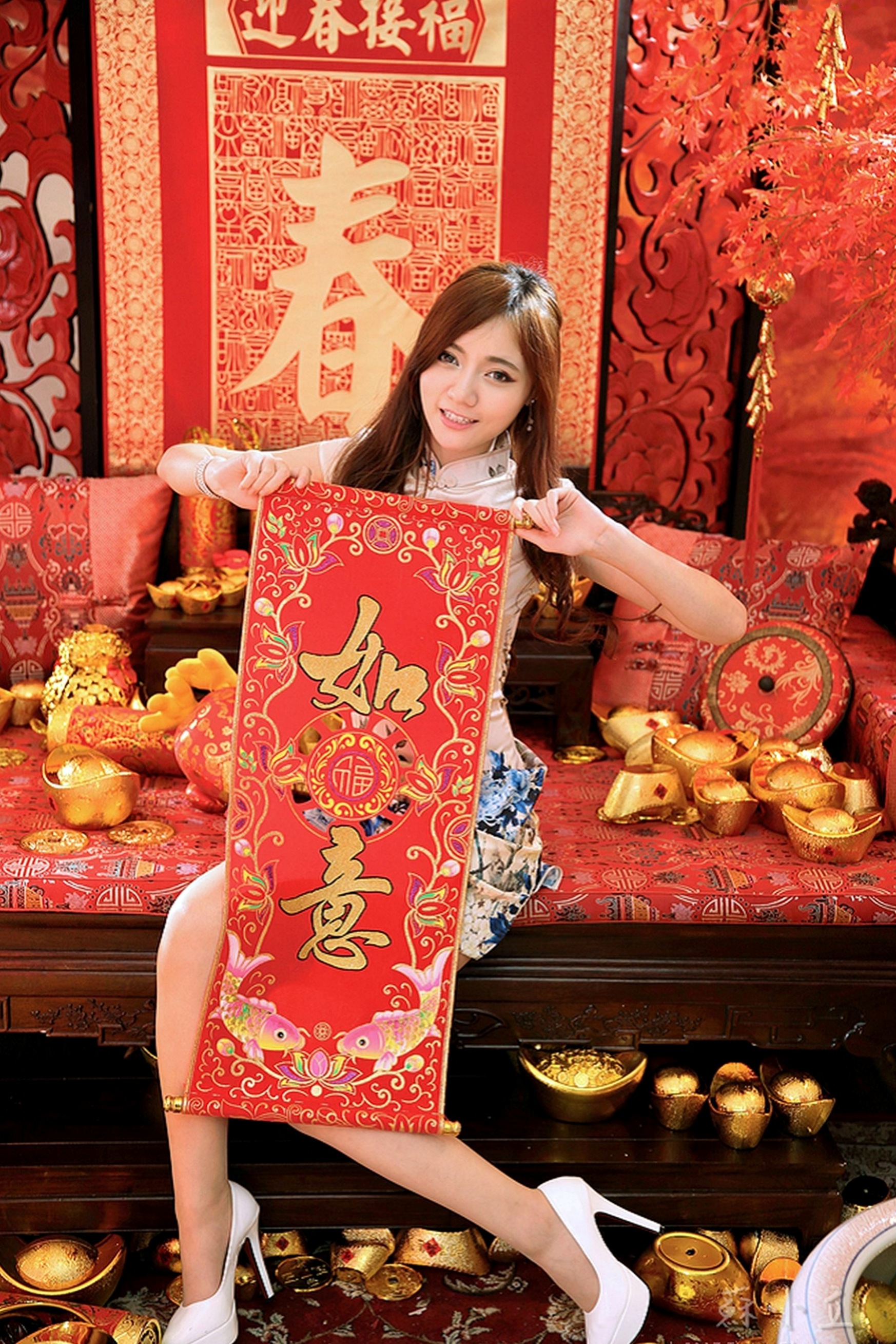 Gallery - 台湾正妹苏小立写真：新春喜庆旗袍与浪漫画室艺术风格套图台湾旗袍清新气质私房照 苏小立女神私房照_秀色女神 - image 50