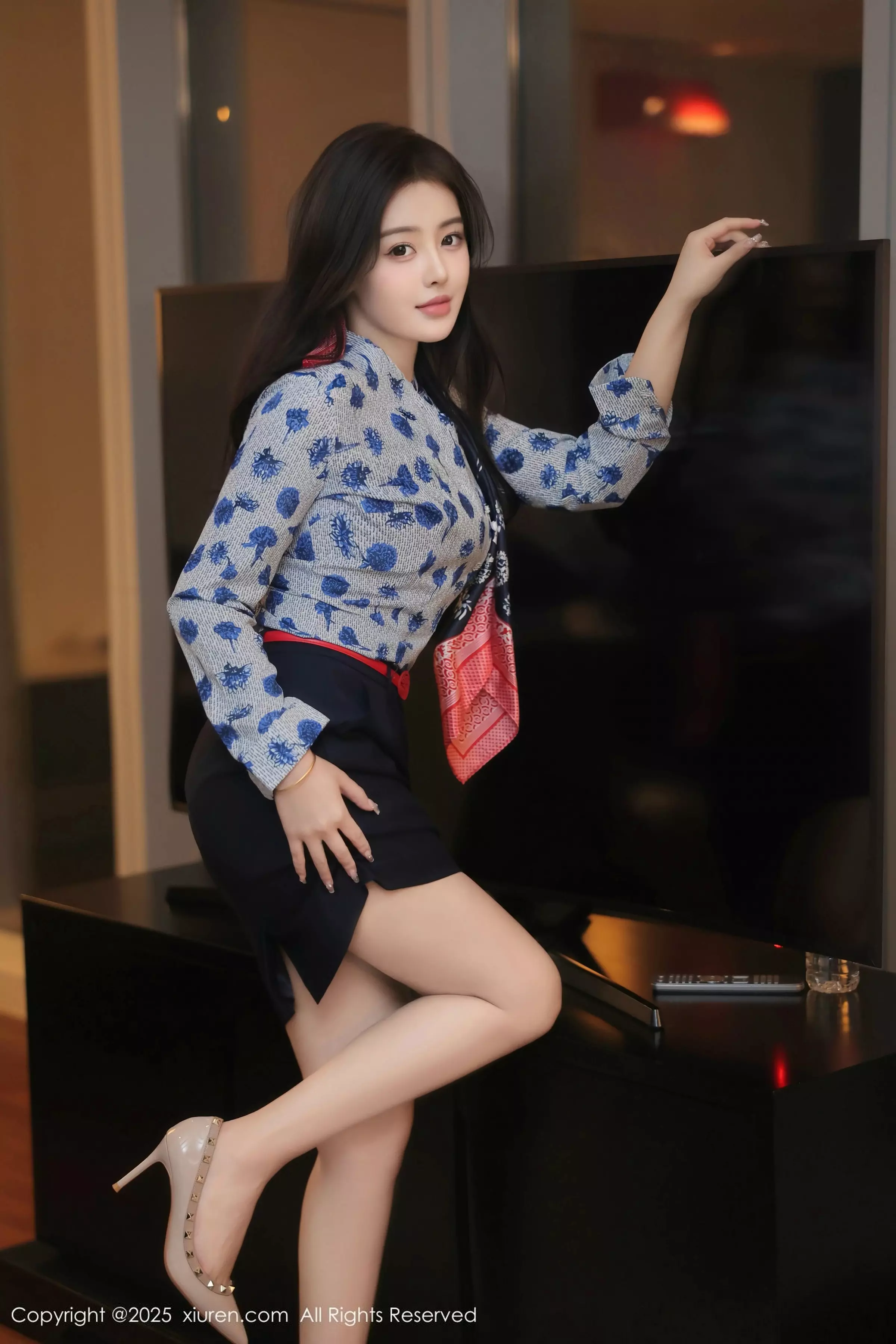[XiuRen]高清写真图 2025.03.19 No.10041 希雅sia 丝袜美腿