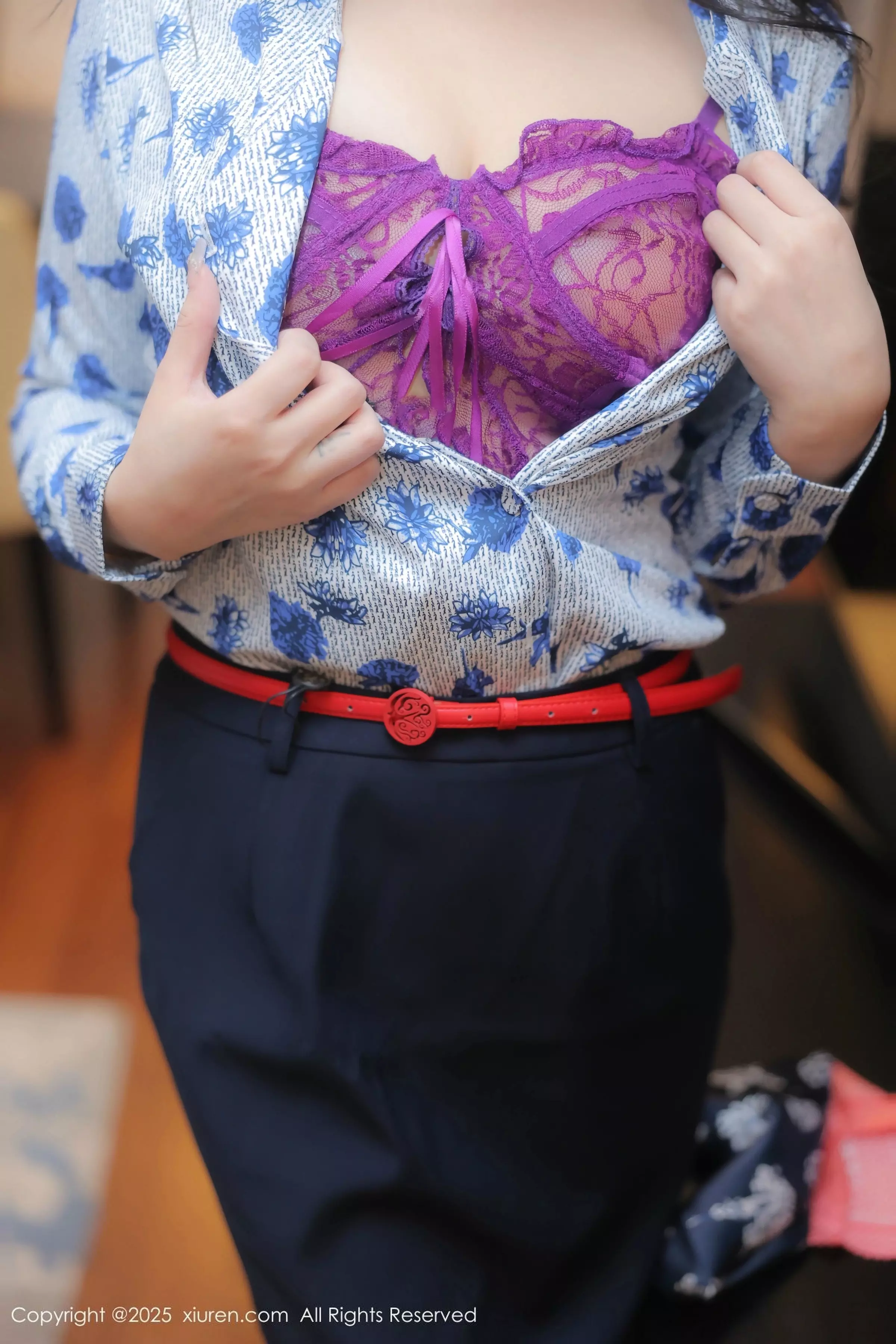[XiuRen]高清写真图 2025.03.19 No.10041 希雅sia 丝袜美腿