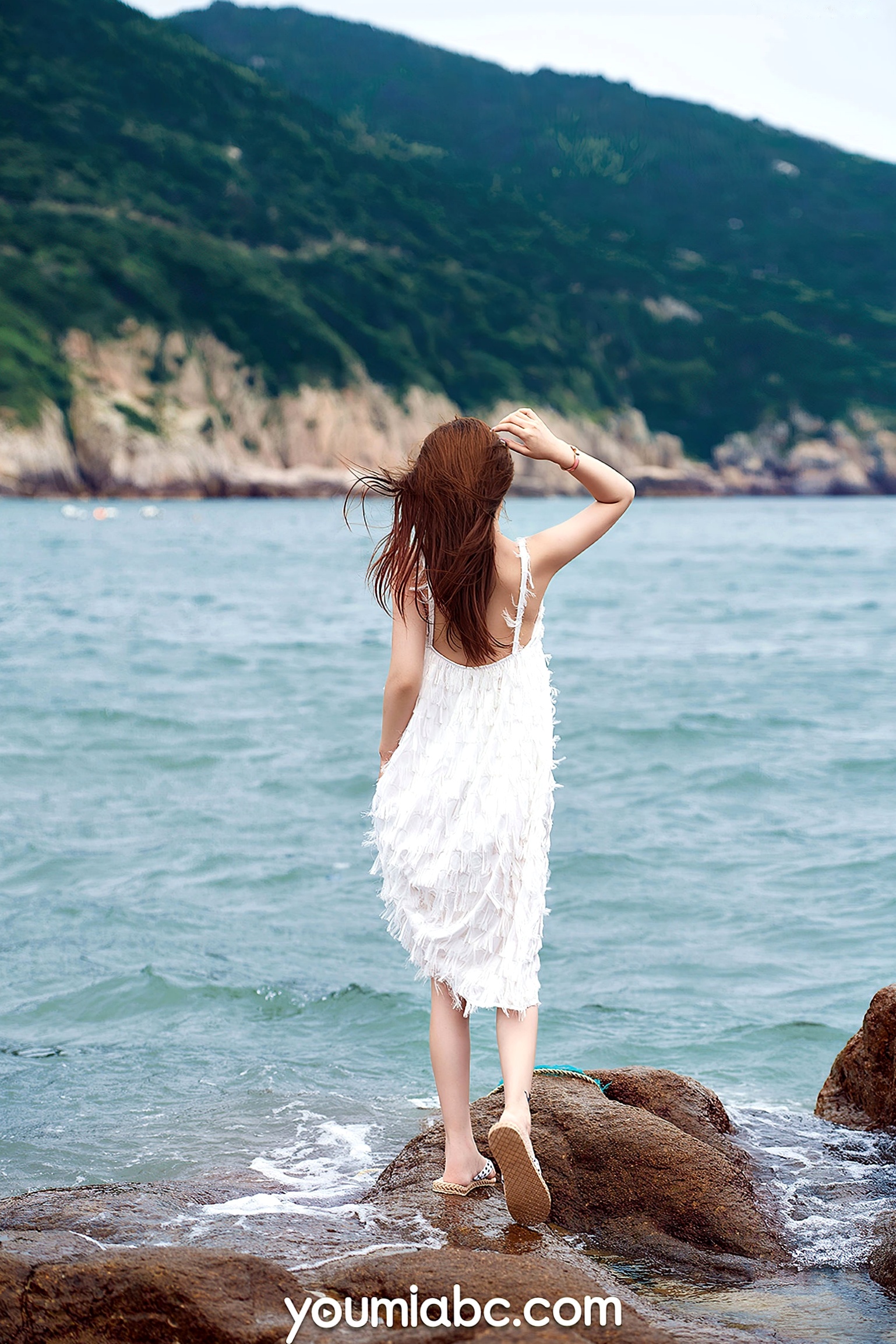 Gallery - YouMi尤蜜-陈宇曦《季夏流光》泳池比基尼与海滩清凉度假私房写真-无圣光大尺度尤蜜荟 - Chiness Model 性感清新户外沙滩泳池 陈宇曦女神私房照_秀色女神 - image 23