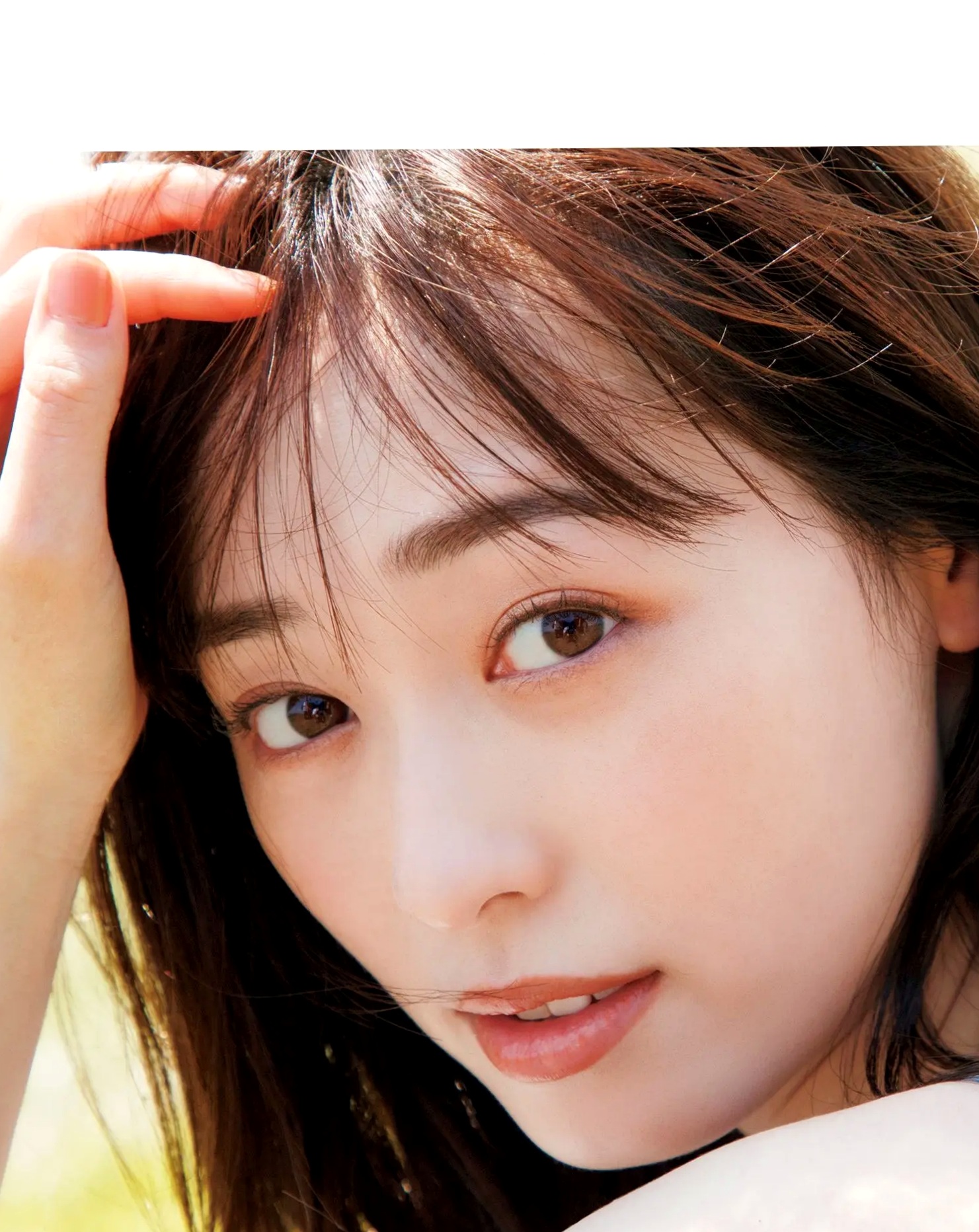 福原遥《gift》写真：日系清新治愈系户外草地泳池美照
