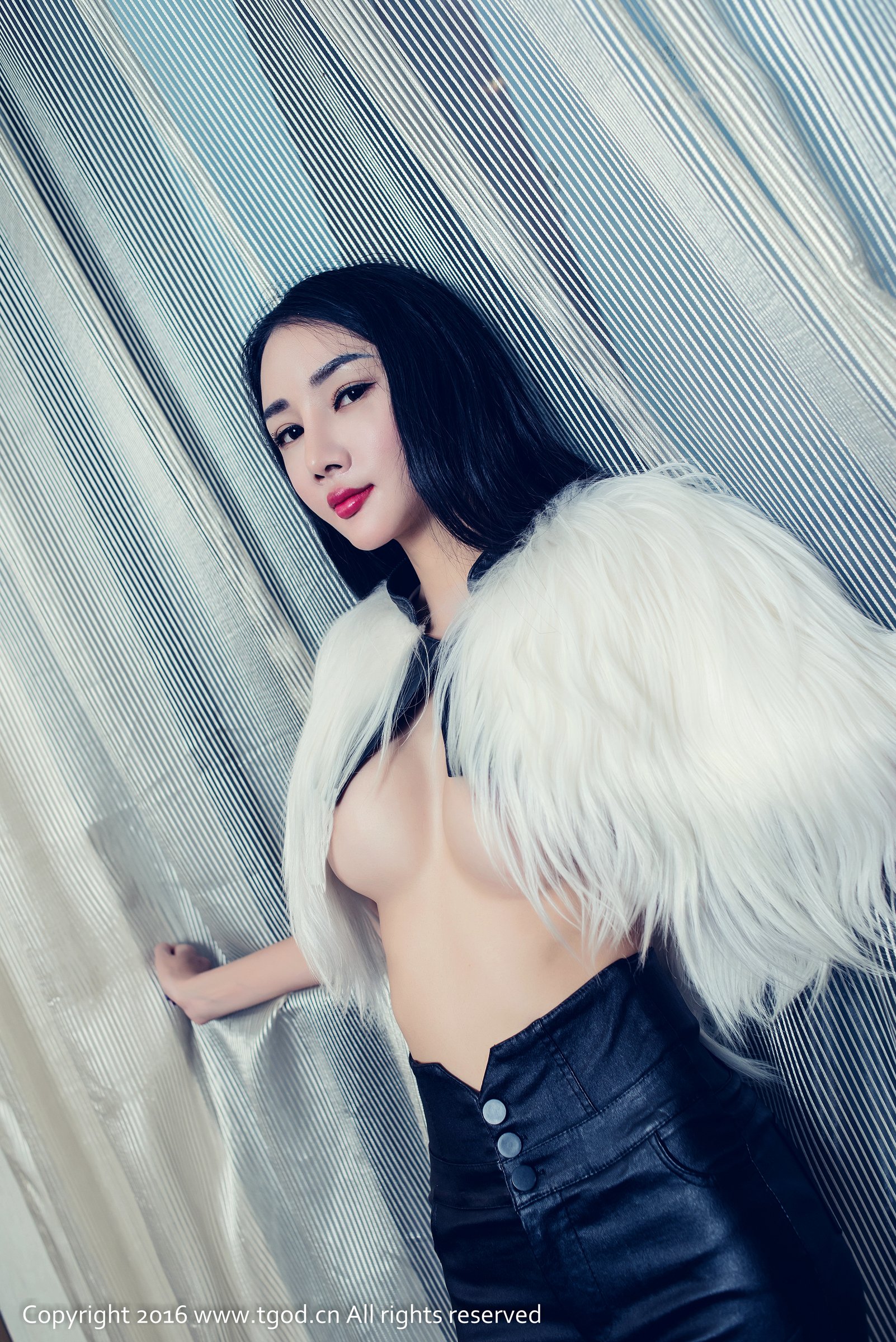 婕西儿jessie [TGOD推女神]高清写真图若隐若现引冲动