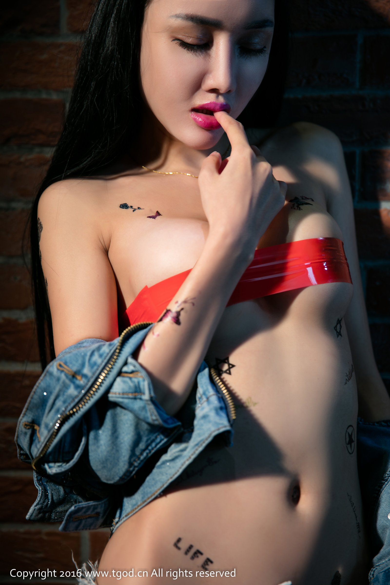 婕西儿jessie [TGOD推女神]高清写真图丝巾掩体藏不住