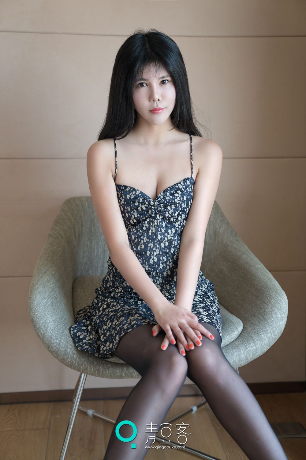 性感美人安沛蕾 三套内衣展妩媚