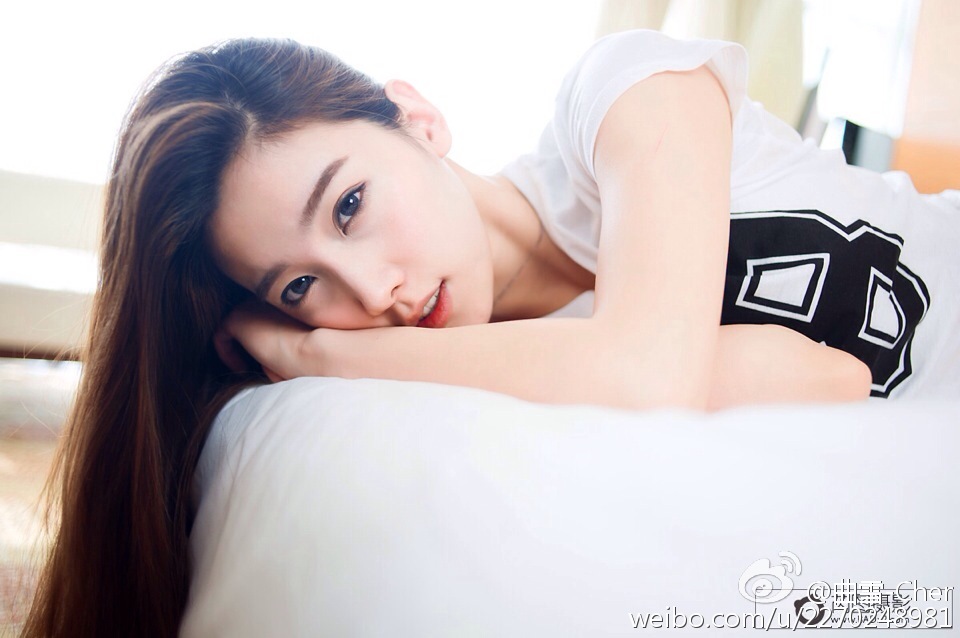 雪儿Cher(曲雪) 微博时尚自拍写真图