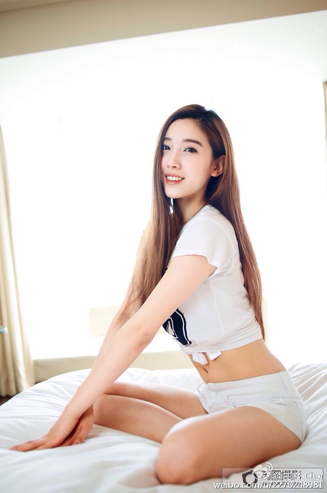 雪儿Cher(曲雪) 微博时尚自拍写真图