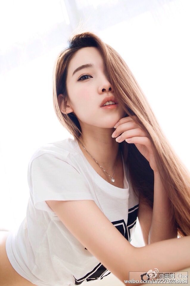 雪儿Cher(曲雪) 微博时尚自拍写真图