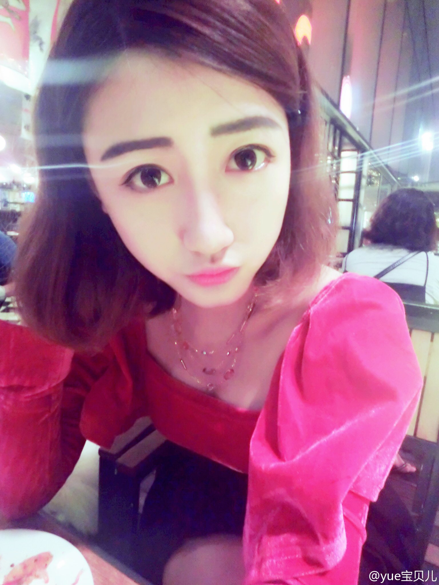 yue宝贝儿(王玥) 清新短发养眼写真图