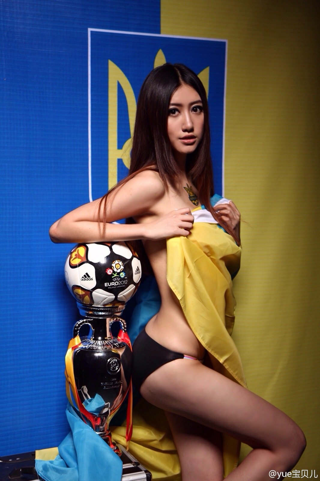 yue宝贝儿(王玥) 清新短发养眼写真图