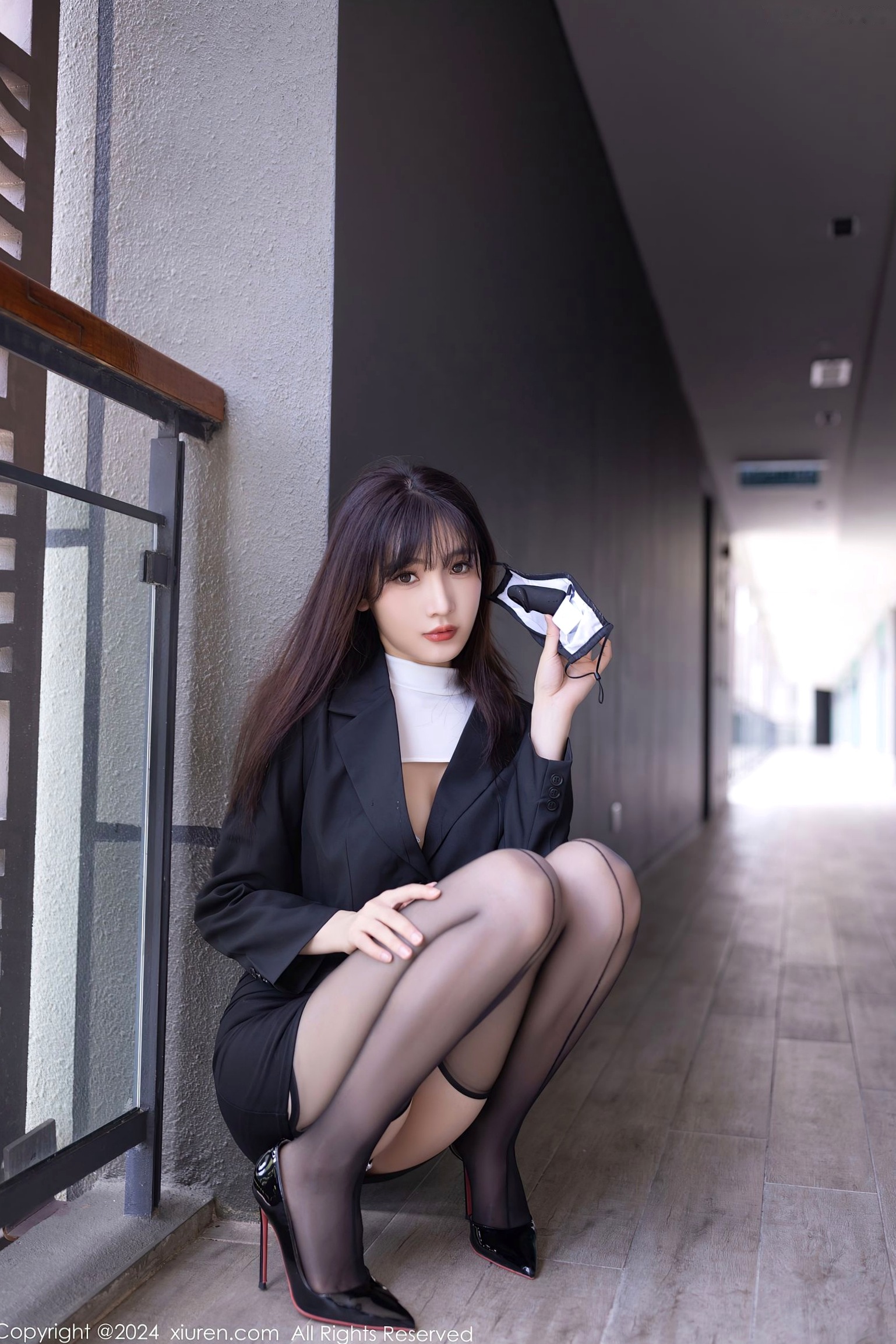 Gallery - XiuRen秀人网 - XiuRen -8627-陆萱萱-极致性感私房大片，绝美身材驾驭吊带黑丝与白T，展现撩人风情-2024.05.30秀人网 - XiuRen 性感私房照黑丝诱惑 萱萱Cecilia女神私房照_秀色女神 - image 4