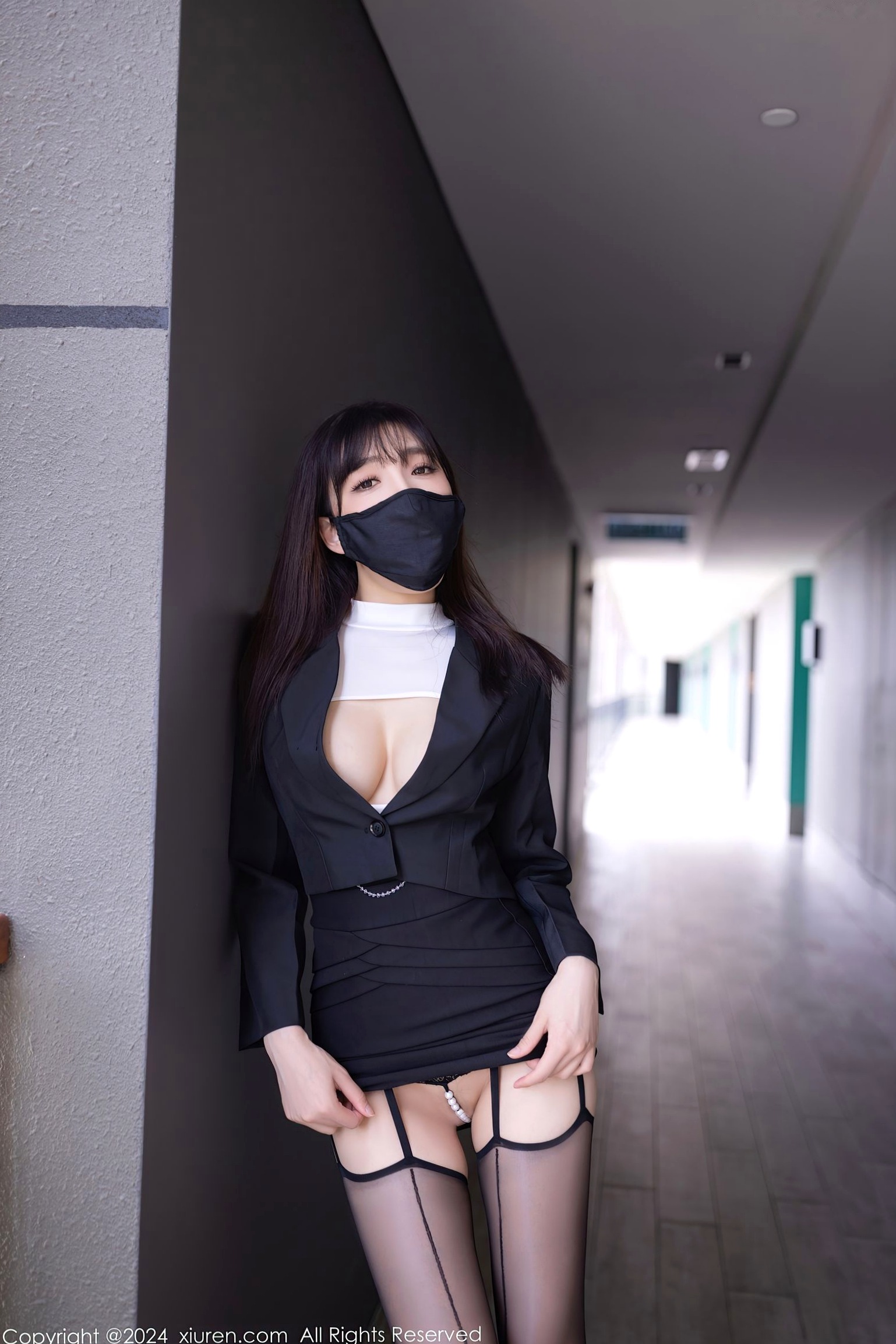 Gallery - XiuRen秀人网 - XiuRen -8627-陆萱萱-极致性感私房大片，绝美身材驾驭吊带黑丝与白T，展现撩人风情-2024.05.30秀人网 - XiuRen 性感私房照黑丝诱惑 萱萱Cecilia女神私房照_秀色女神 - image 8