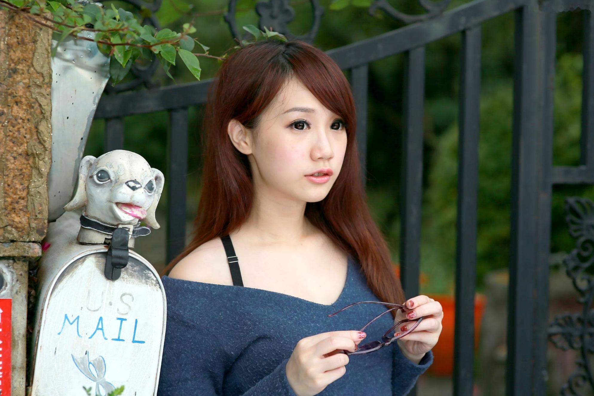 Gallery - 台湾正妹小容街拍写真：甜美针织裙搭配修长黑丝，展现迷人气质台湾街拍气质黑丝极品 小容女神私房照_秀色女神 - image 12