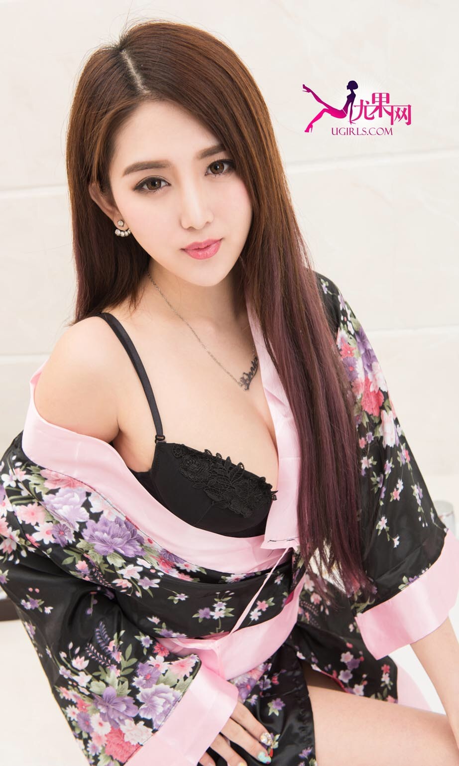 仙妮 [爱尤物]高清写真图VOL.260 比樱花更烂漫