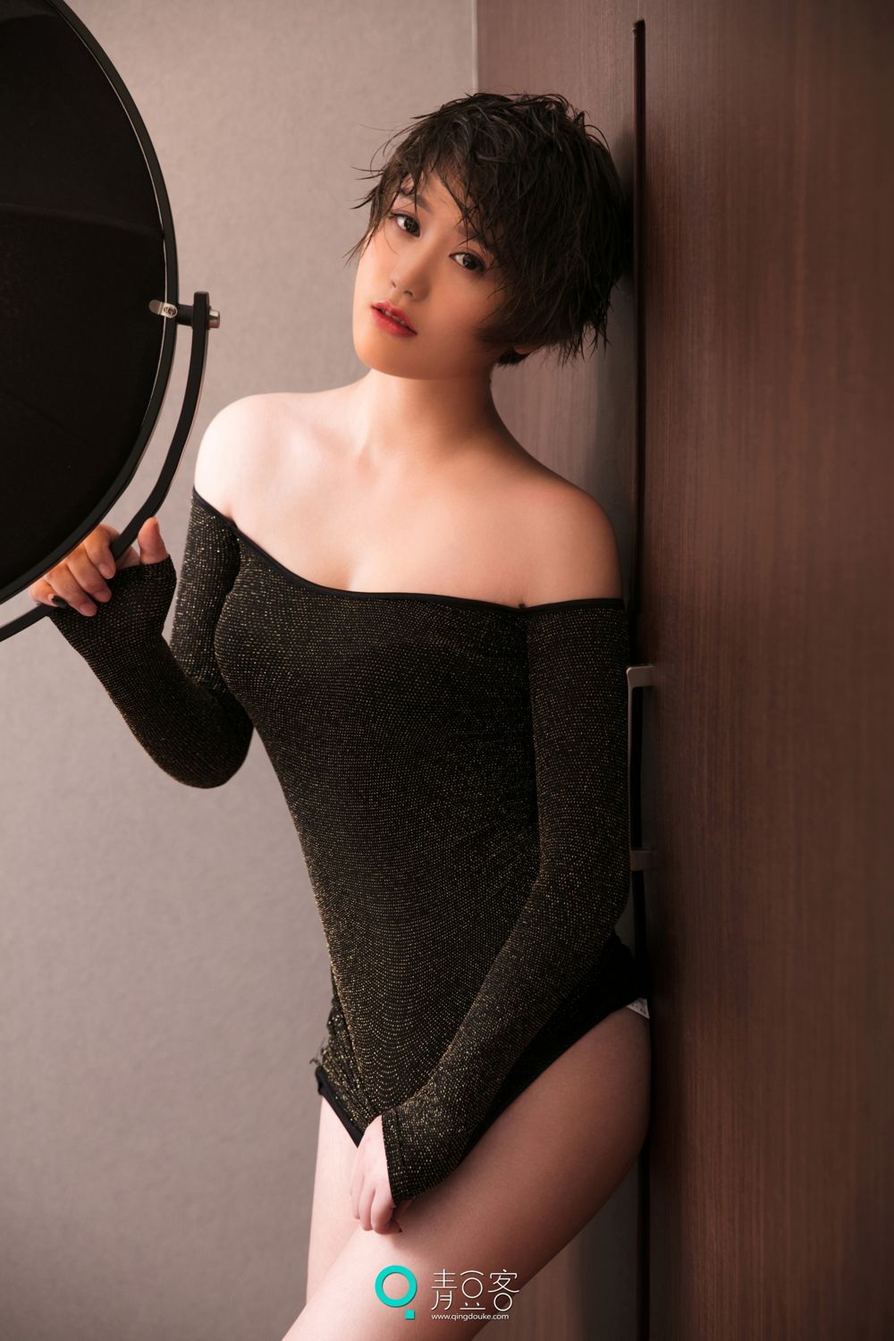 青豆短发美女瑶瑶 黑色吊带妩媚气质