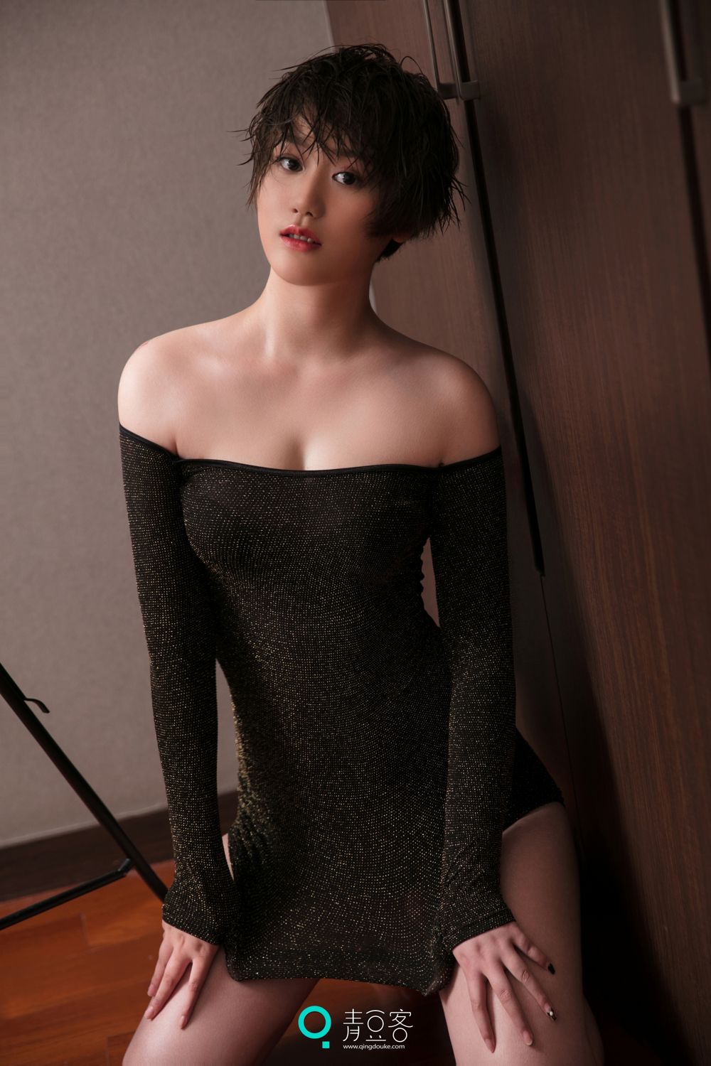 青豆短发美女瑶瑶 黑色吊带妩媚气质