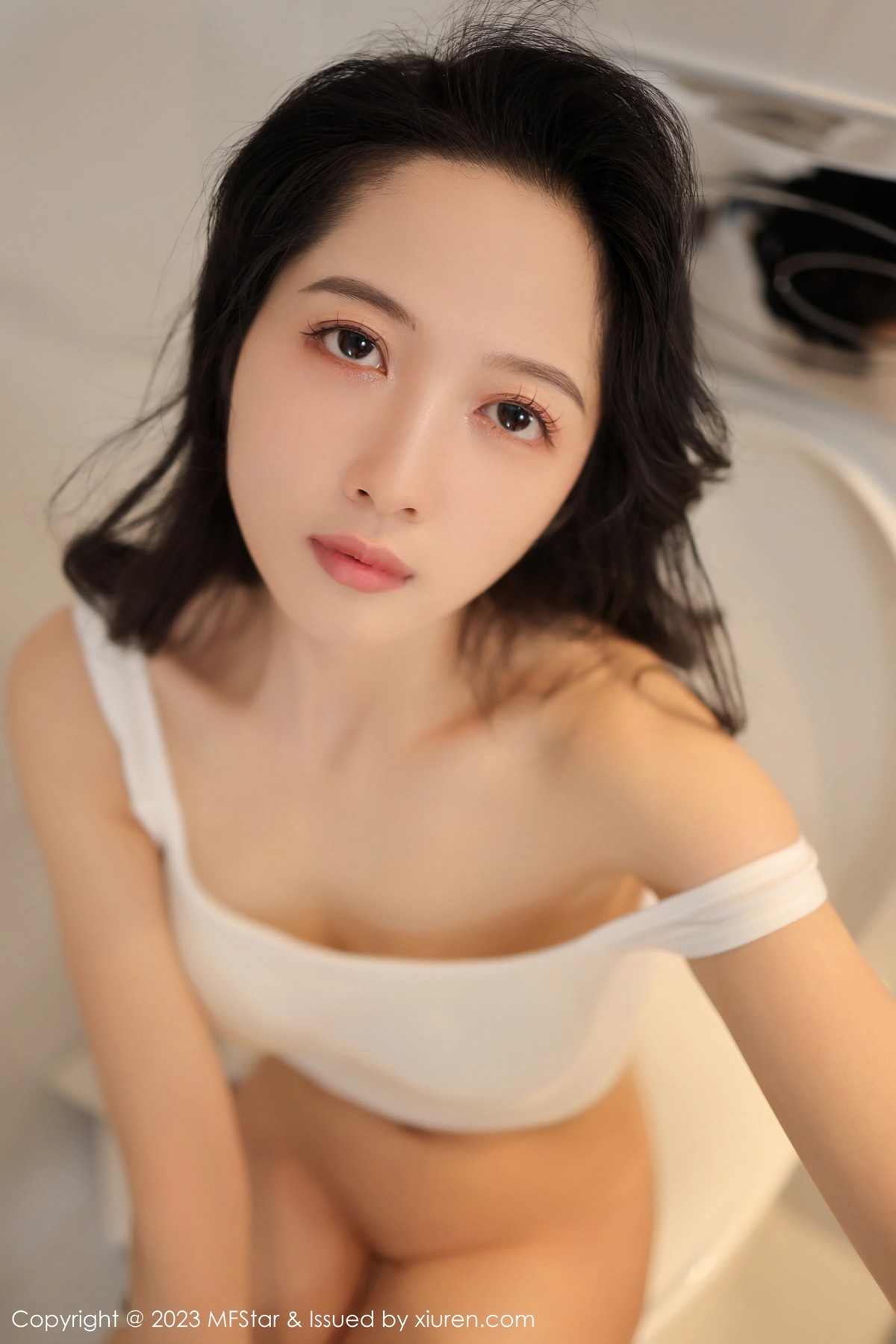 [MFStar]高清写真图 2023.04.13 VOL.608 茜茜Kimi 丰腴美臀