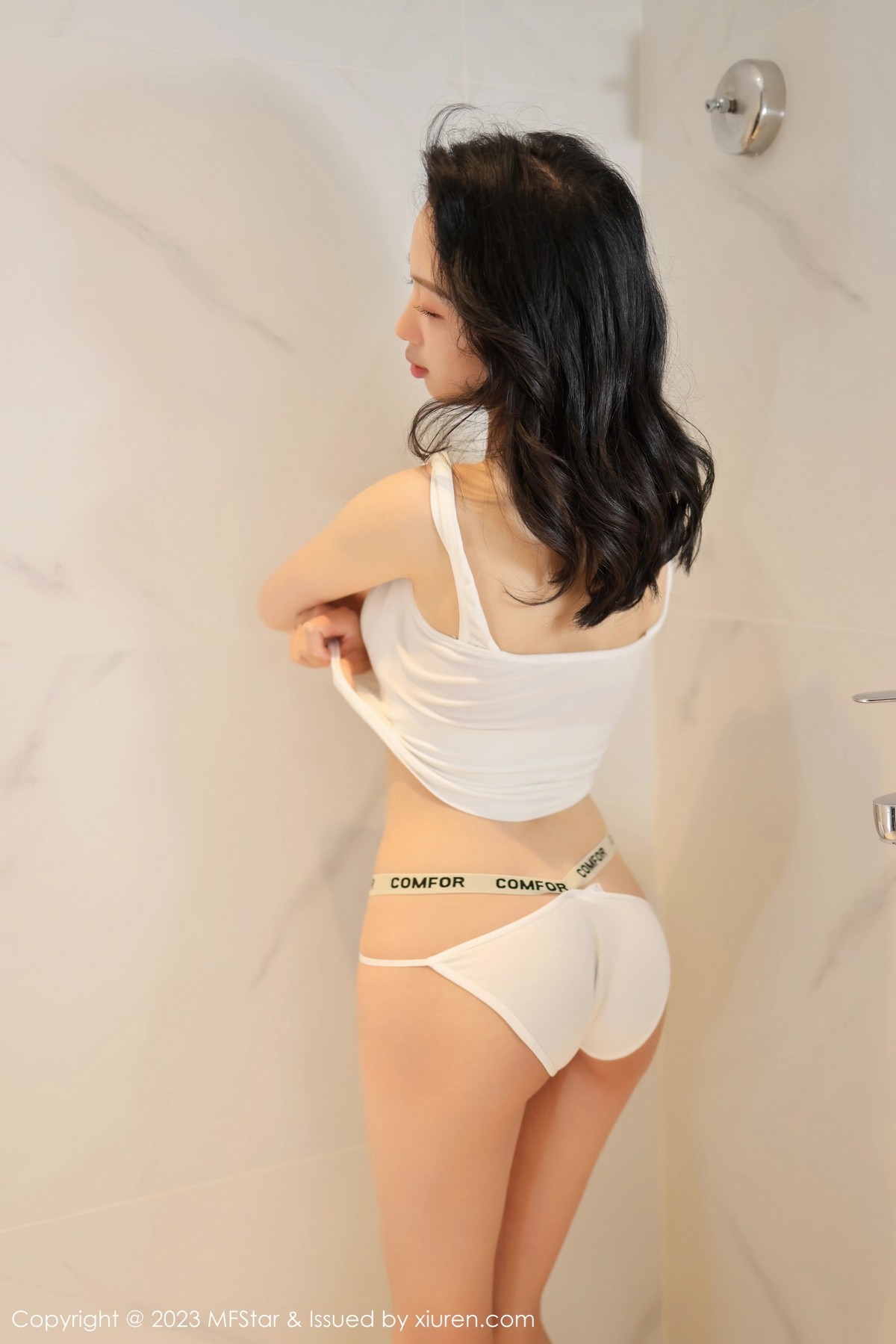[MFStar]高清写真图 2023.04.13 VOL.608 茜茜Kimi 丰腴美臀