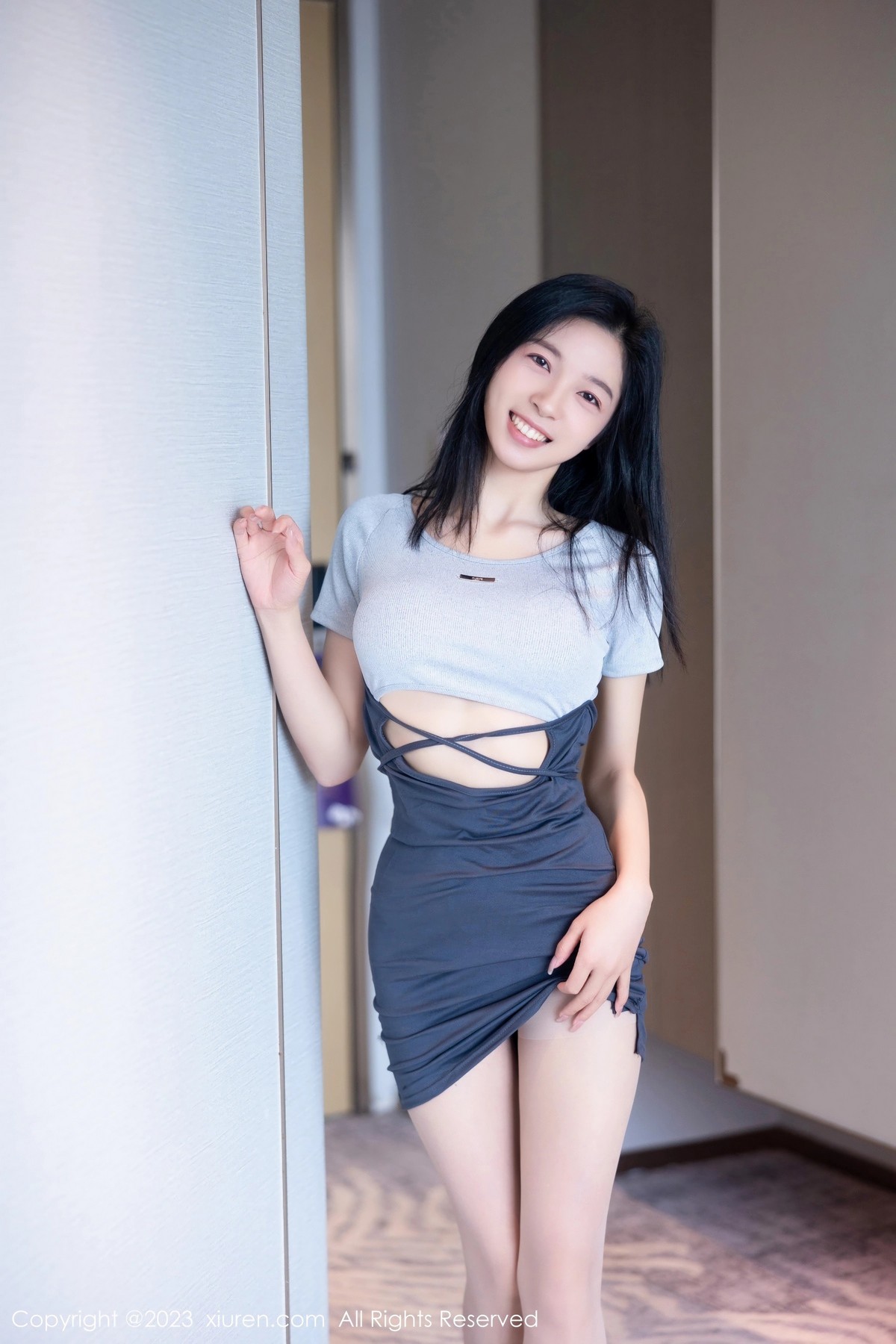 [XiuRen]高清写真图 2023.05.23 No.6784 茜茜Kimi 短裙美腿