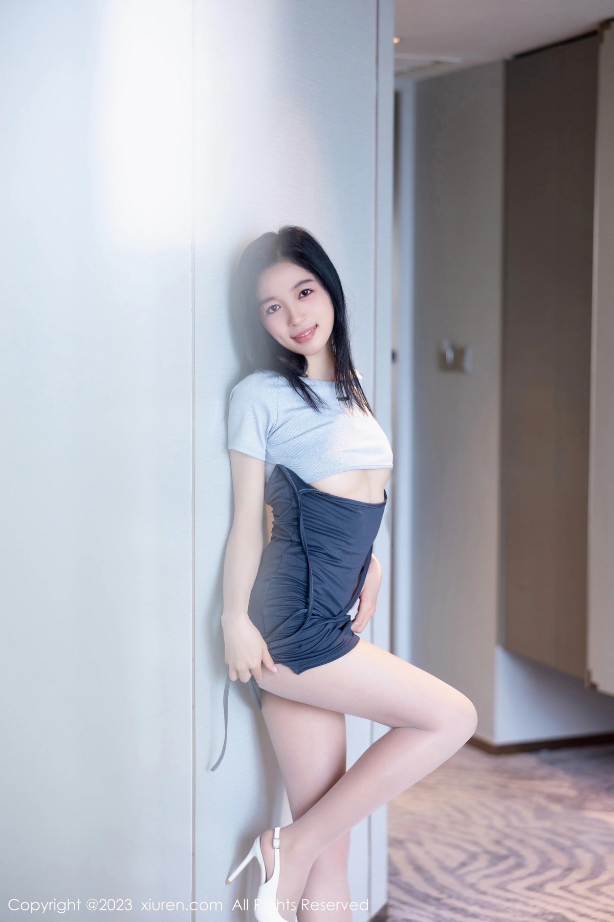 [XiuRen]高清写真图 2023.05.23 No.6784 茜茜Kimi 短裙美腿