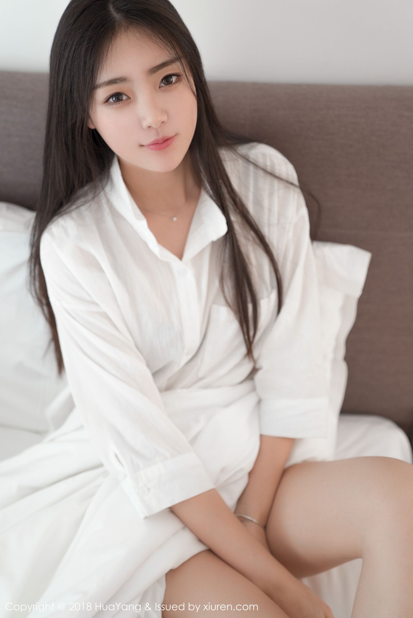 标配女友可樂Vicky 毛衣白寸衫的甜蜜