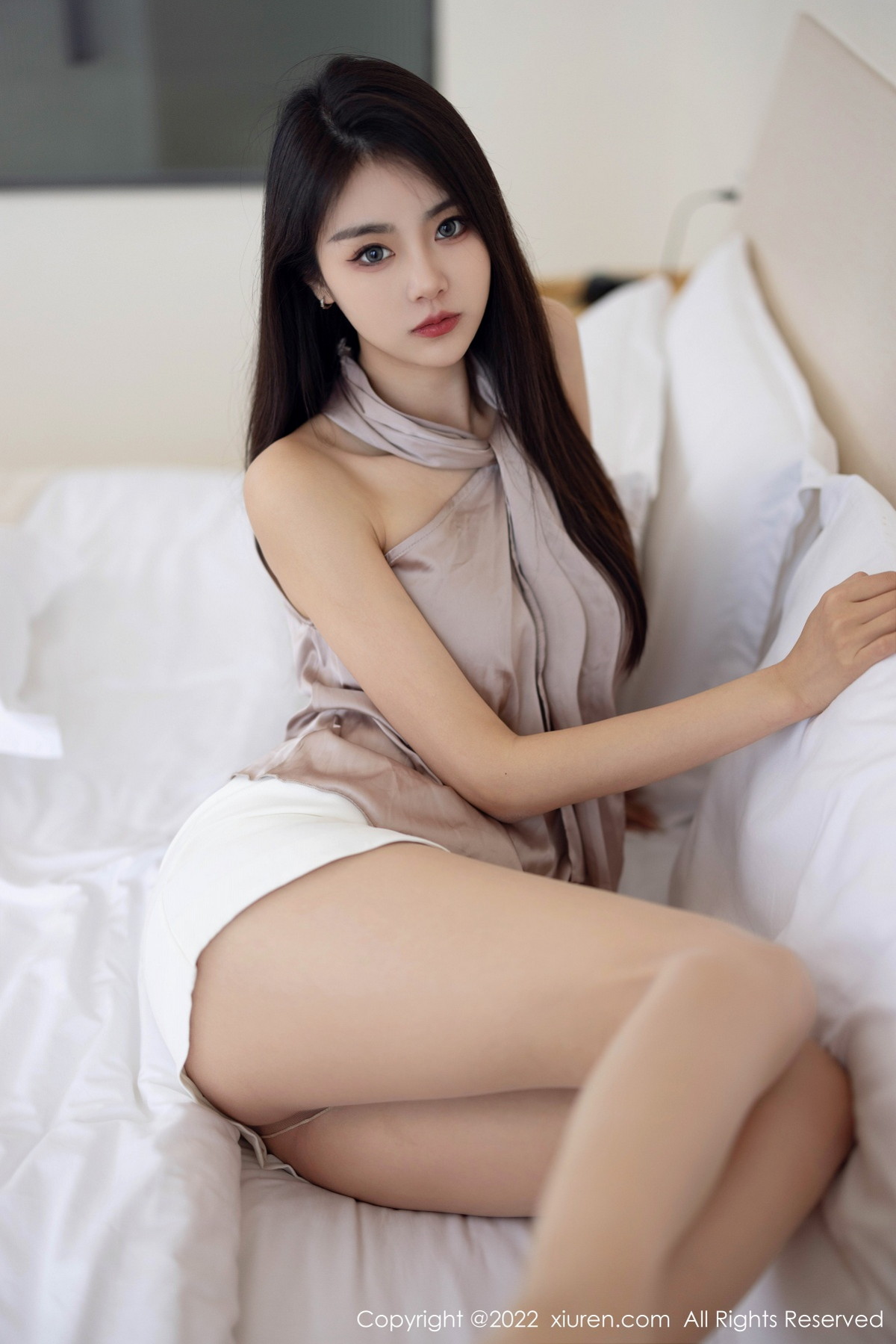 [XiuRen]高清写真图 2022.11.03 No.5804 可乐Vicky 短裙美腿