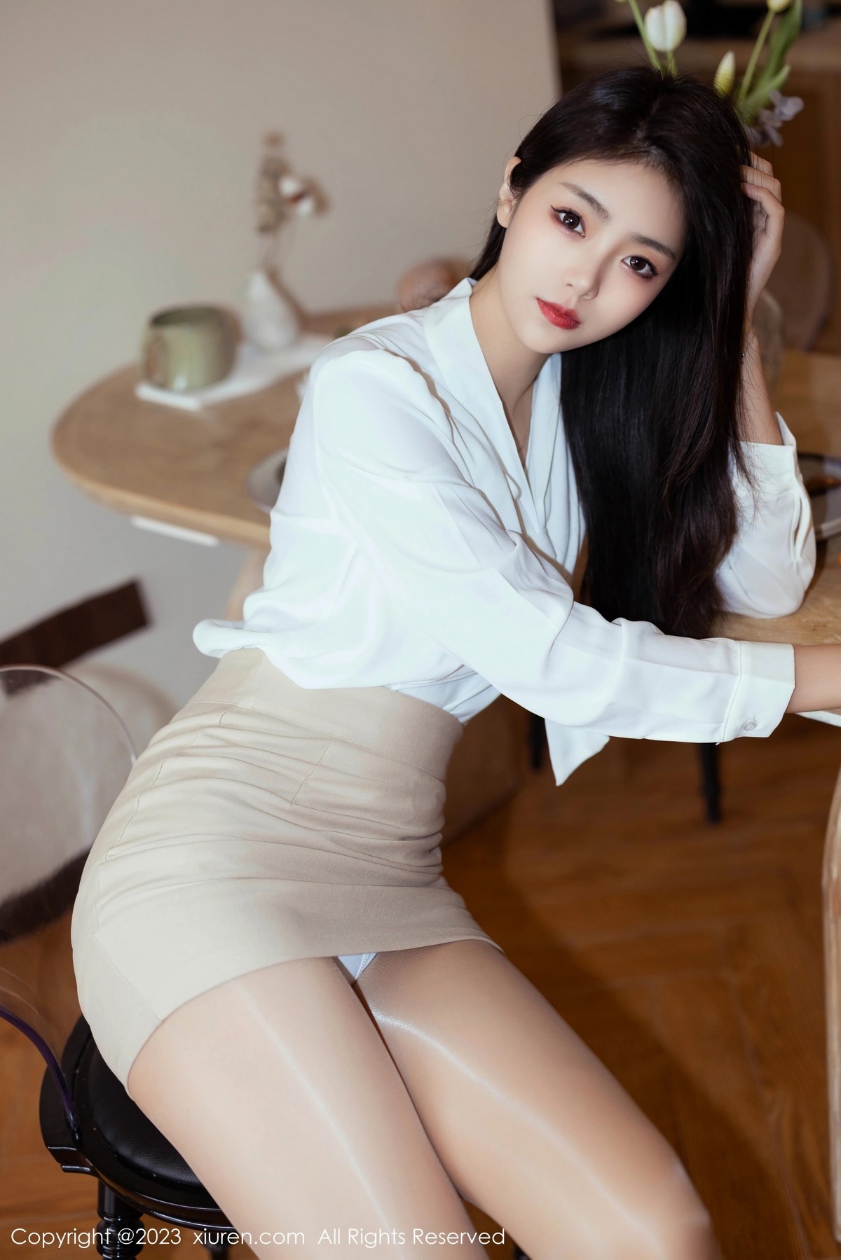 [XiuRen]高清写真图 2023.03.24 No.6465 可乐Vicky 短裙美腿
