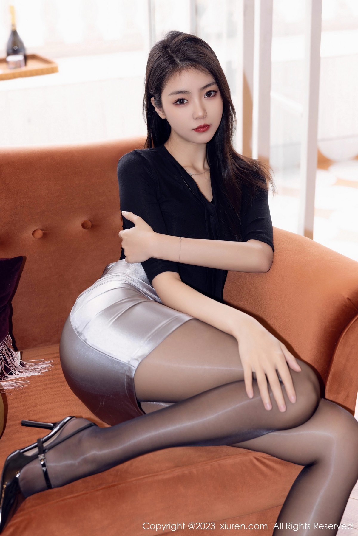 [XiuRen]高清写真图 2023.03.29 No.6493 可乐Vicky 黑丝短裙