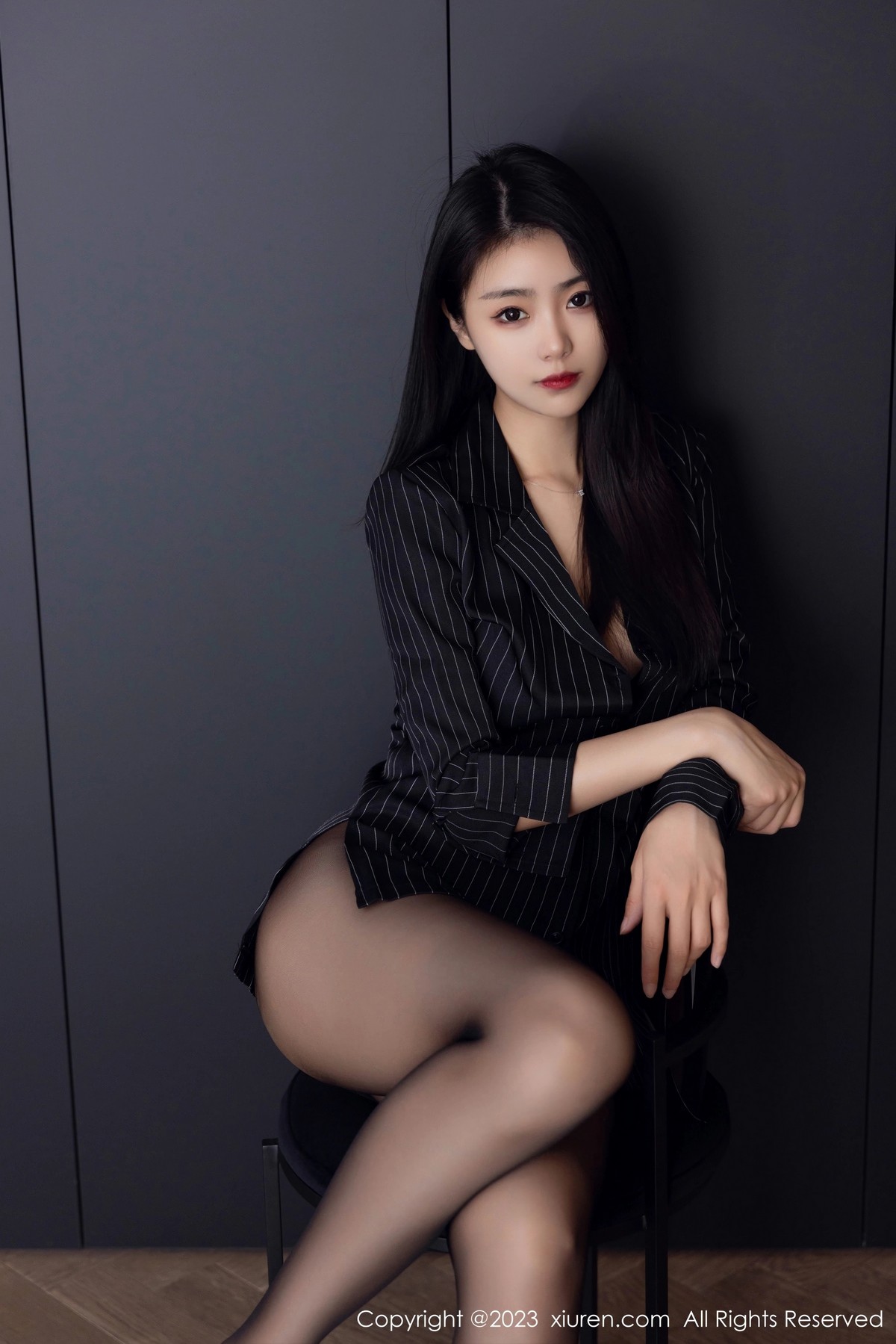 [XiuRen]高清写真图 2023.05.05 No.6677 可乐Vicky 黑丝美腿