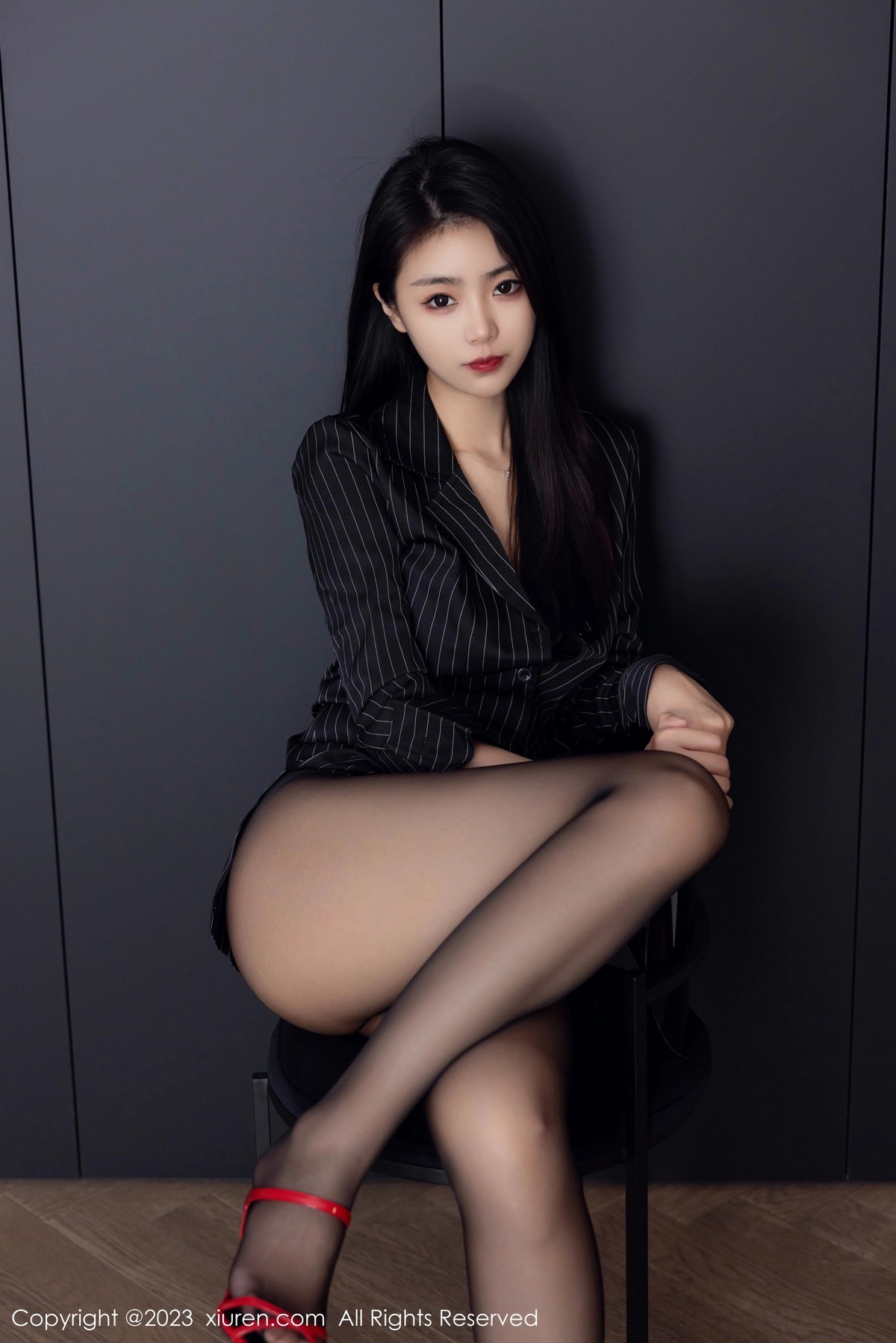 [XiuRen]高清写真图 2023.05.05 No.6677 可乐Vicky 黑丝美腿