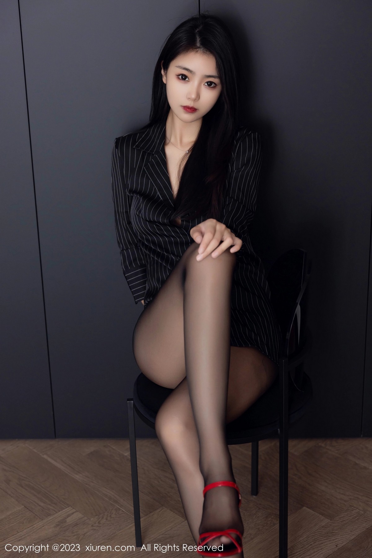 [XiuRen]高清写真图 2023.05.05 No.6677 可乐Vicky 黑丝美腿