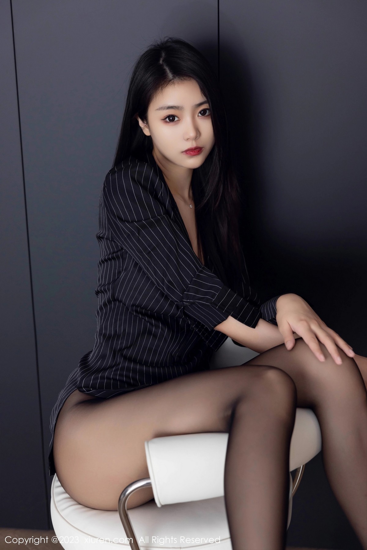 [XiuRen]高清写真图 2023.05.05 No.6677 可乐Vicky 黑丝美腿