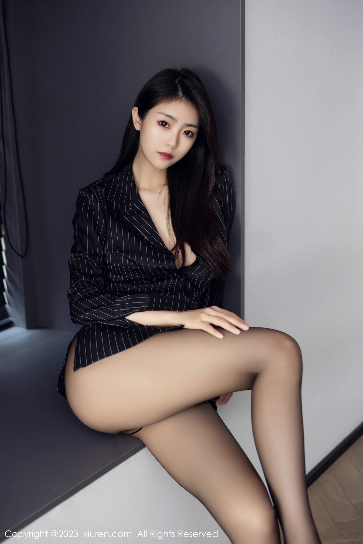 [XiuRen]高清写真图 2023.05.05 No.6677 可乐Vicky 黑丝美腿