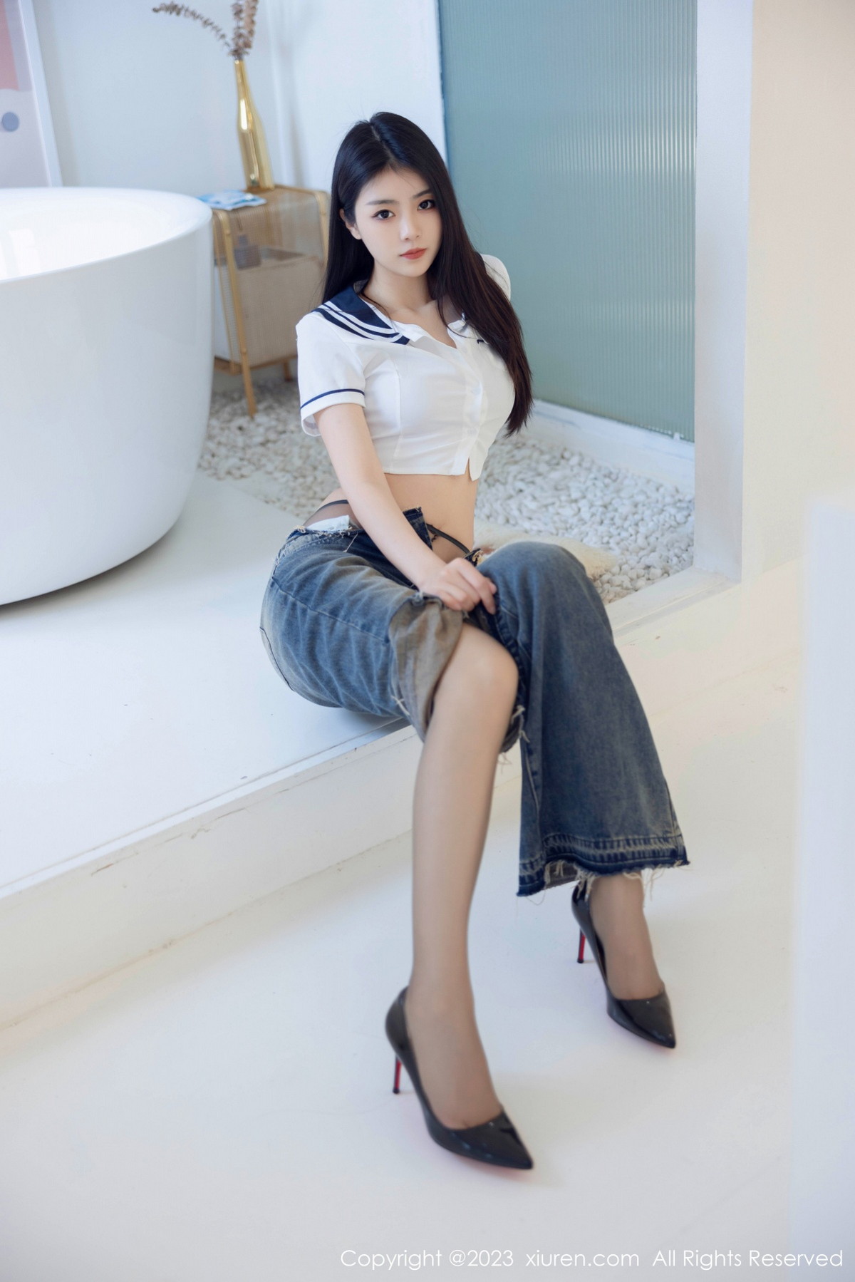 [XiuRen]高清写真图 2023.07.05 No.7027 可乐Vicky 黑丝美腿