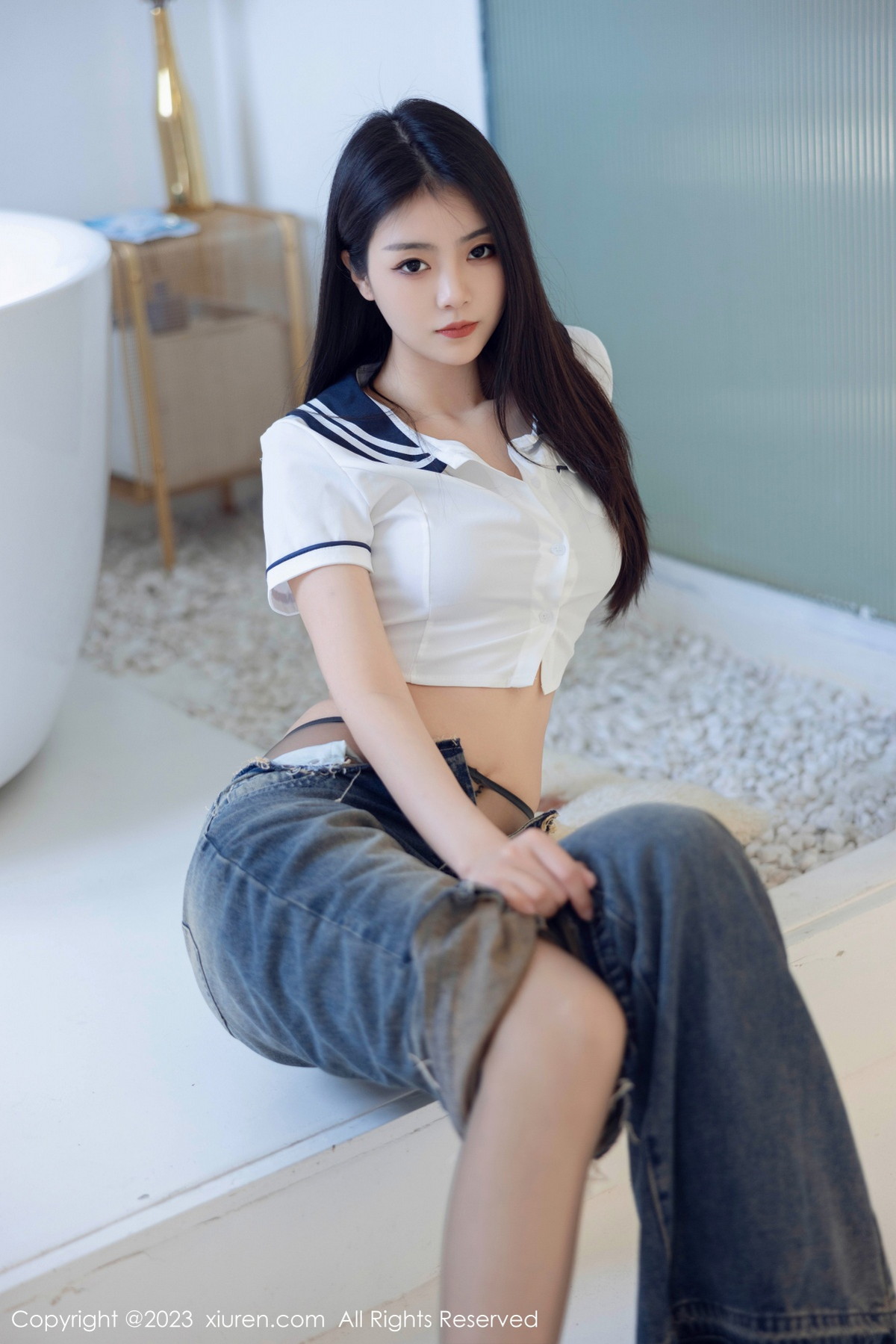 [XiuRen]高清写真图 2023.07.05 No.7027 可乐Vicky 黑丝美腿