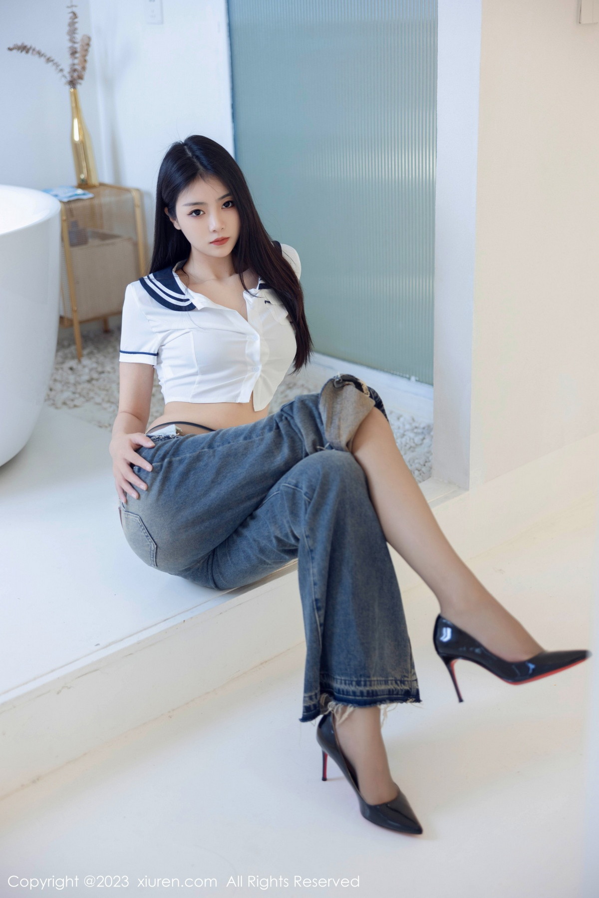 [XiuRen]高清写真图 2023.07.05 No.7027 可乐Vicky 黑丝美腿