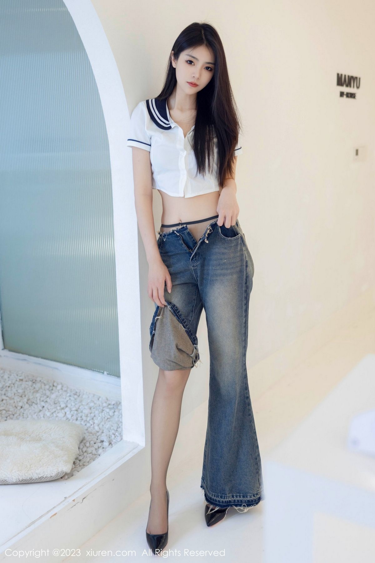 [XiuRen]高清写真图 2023.07.05 No.7027 可乐Vicky 黑丝美腿
