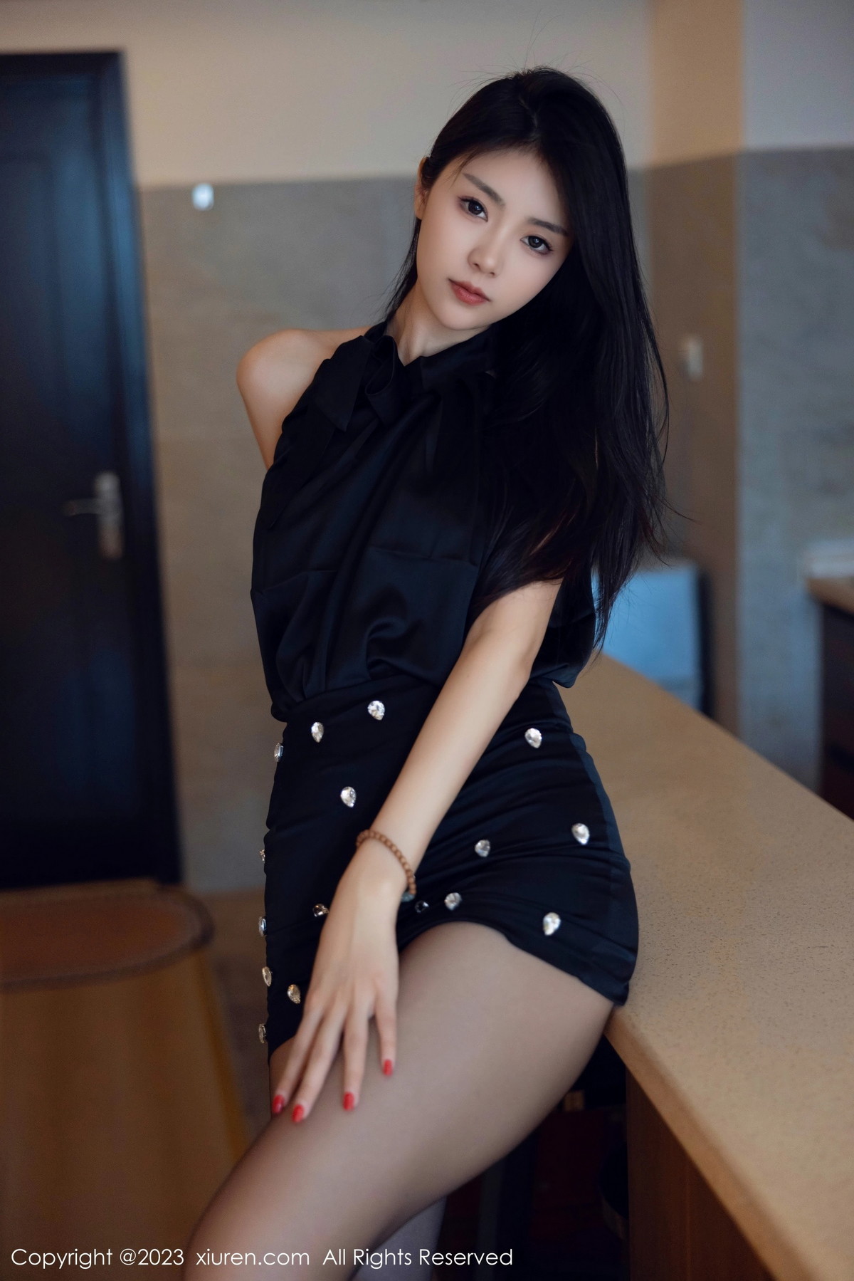 [XiuRen]高清写真图 2023.10.19 No.7535 可乐Vicky 黑丝美腿
