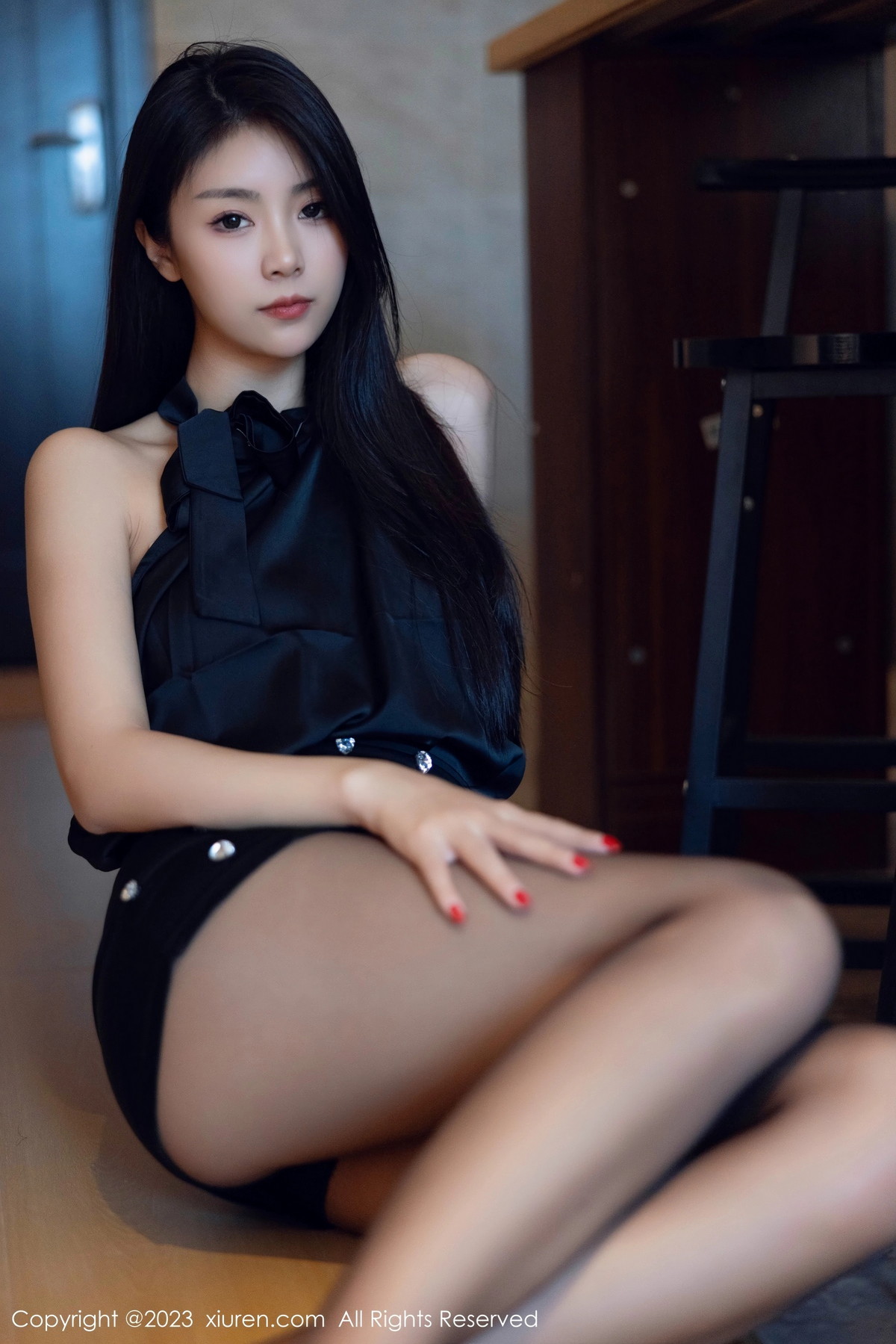[XiuRen]高清写真图 2023.10.19 No.7535 可乐Vicky 黑丝美腿