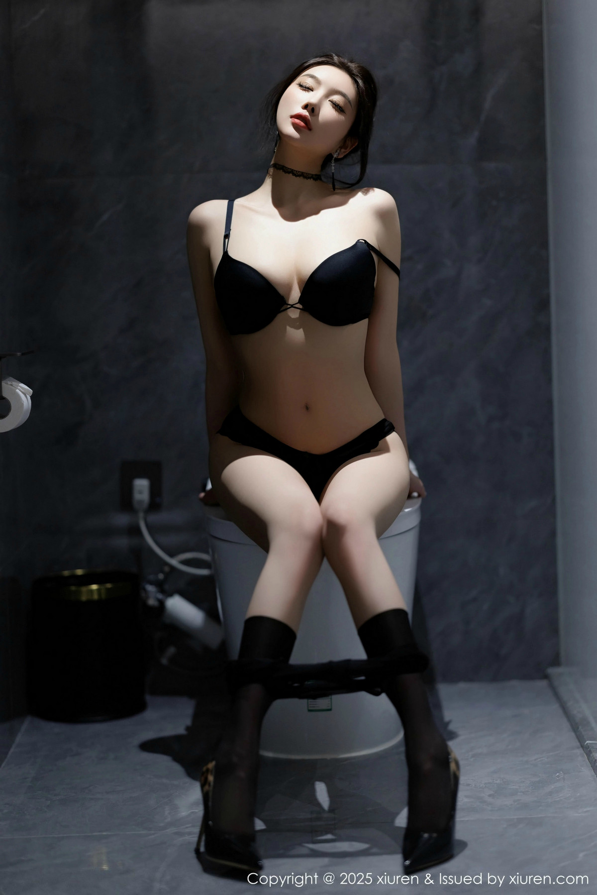 [XiuRen]高清写真图 2025.01.17 No.9776 杨晨晨Yome 黑丝美腿