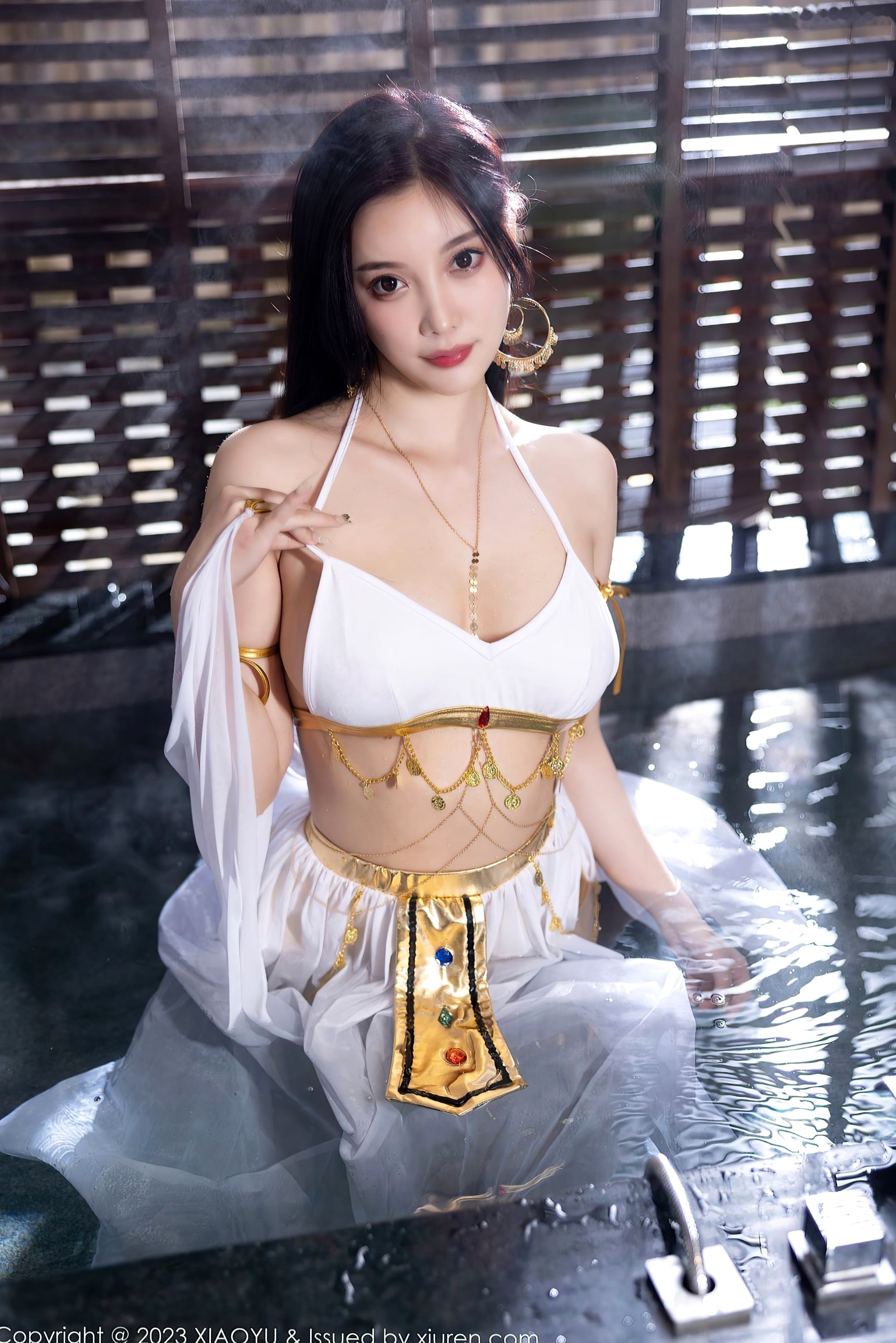 Gallery - XiaoYu语画界 - Painting World 973期：杨晨晨Yome温泉汤池湿身写真，极品透视白纱配金色饰品，展现诱人曲线与冷艳气息，无圣光大尺度唯美呈现语画界 - Painting World 性感湿身极品大尺度诱惑 杨晨晨Yome女神私房照_秀色女神 - image 53