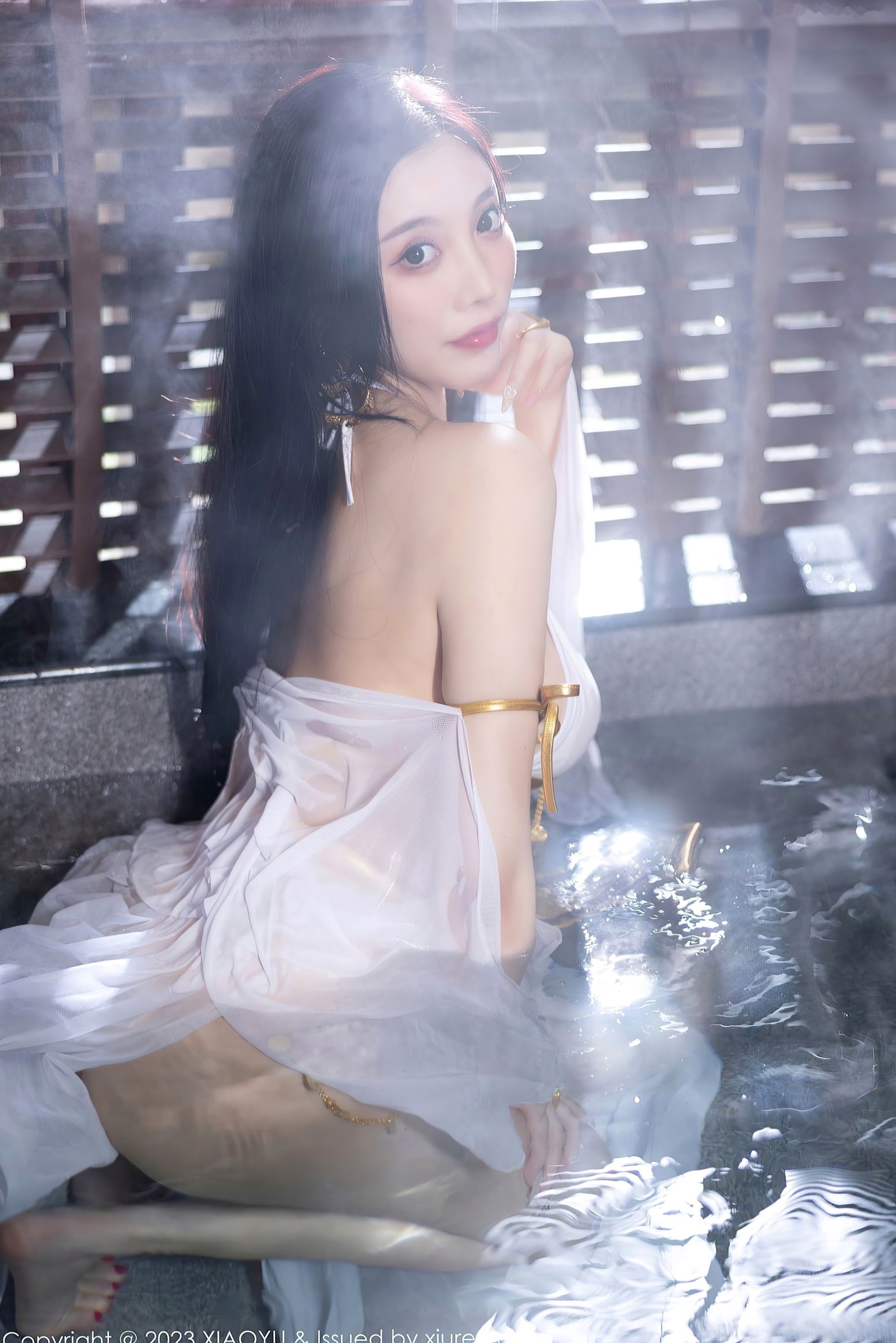 Gallery - XiaoYu语画界 - Painting World 973期：杨晨晨Yome温泉汤池湿身写真，极品透视白纱配金色饰品，展现诱人曲线与冷艳气息，无圣光大尺度唯美呈现语画界 - Painting World 性感湿身极品大尺度诱惑 杨晨晨Yome女神私房照_秀色女神 - image 57