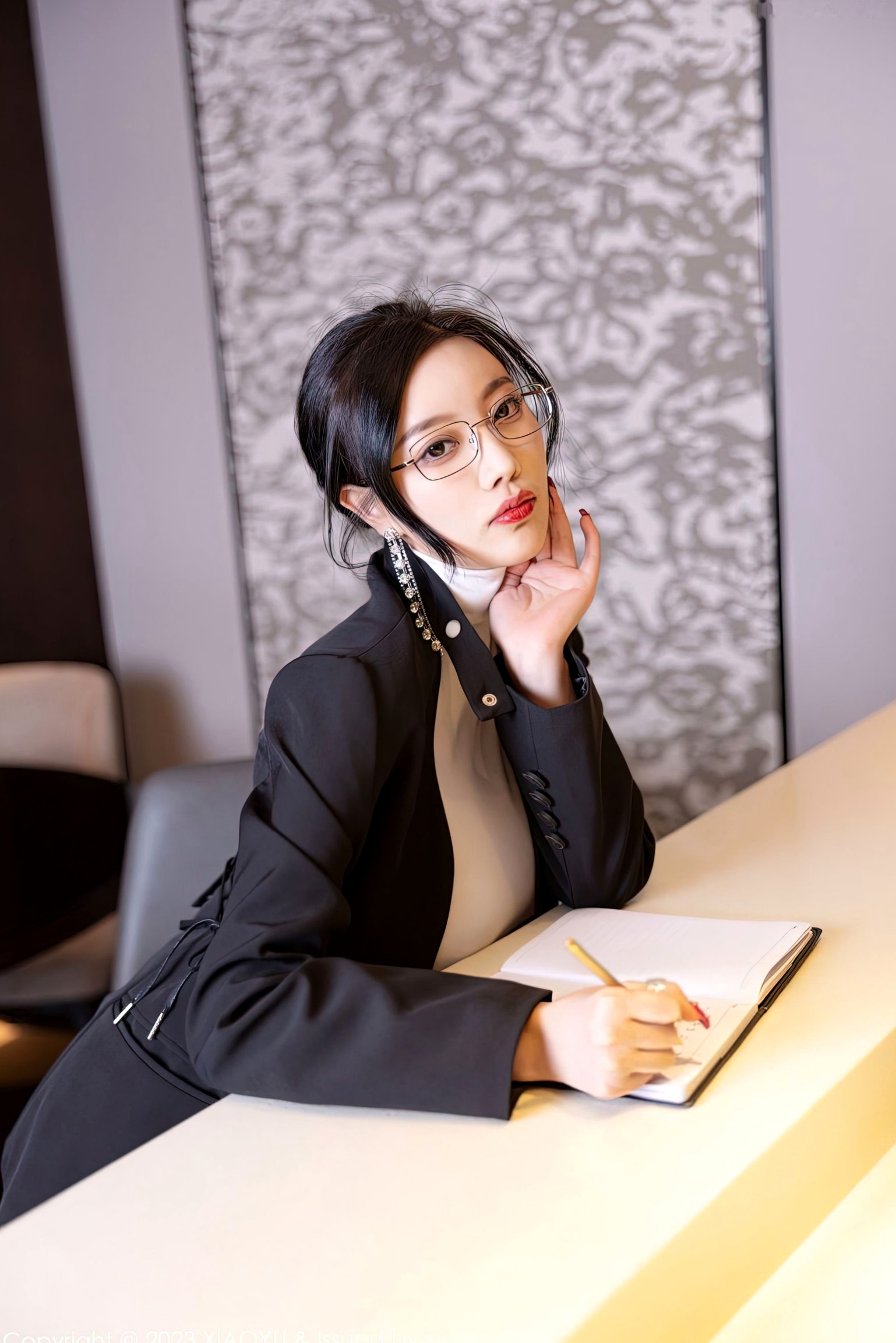 Gallery - XiaoYu语画界 - Painting World 951 杨晨晨Yome 职场OL制服诱惑 知性眼镜美女 白色高领紧身衣搭配灰丝吊带袜 大尺度私房写真语画界 - Painting World 性感制服丝袜私房照大尺度 杨晨晨Yome女神私房照_秀色女神 - image 17