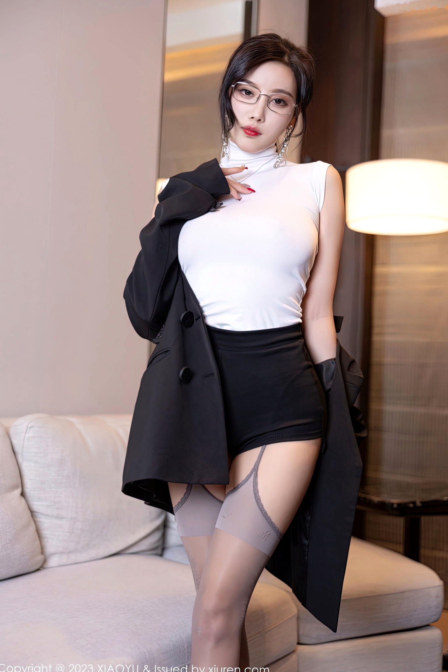 Gallery - XiaoYu语画界 - Painting World 951 杨晨晨Yome 职场OL制服诱惑 知性眼镜美女 白色高领紧身衣搭配灰丝吊带袜 大尺度私房写真语画界 - Painting World 性感制服丝袜私房照大尺度 杨晨晨Yome女神私房照_秀色女神 - image 37