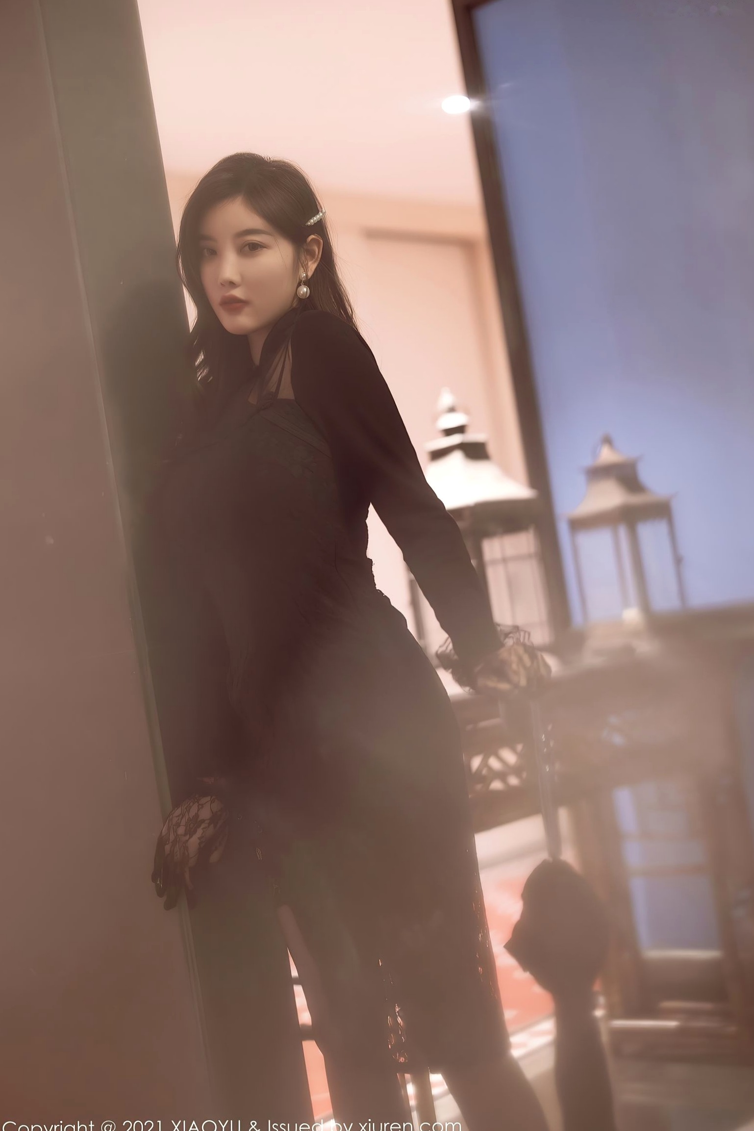 Gallery - 杨晨晨Sugar私房写真：复古光影下的蕾丝黑丝吊带诱惑，优雅与性感并存，“白月光与朱砂痣”氛围感大片语画界 - Painting World 性感诱惑丝袜私房照大尺度 杨晨晨Yome女神私房照_秀色女神 - image 1