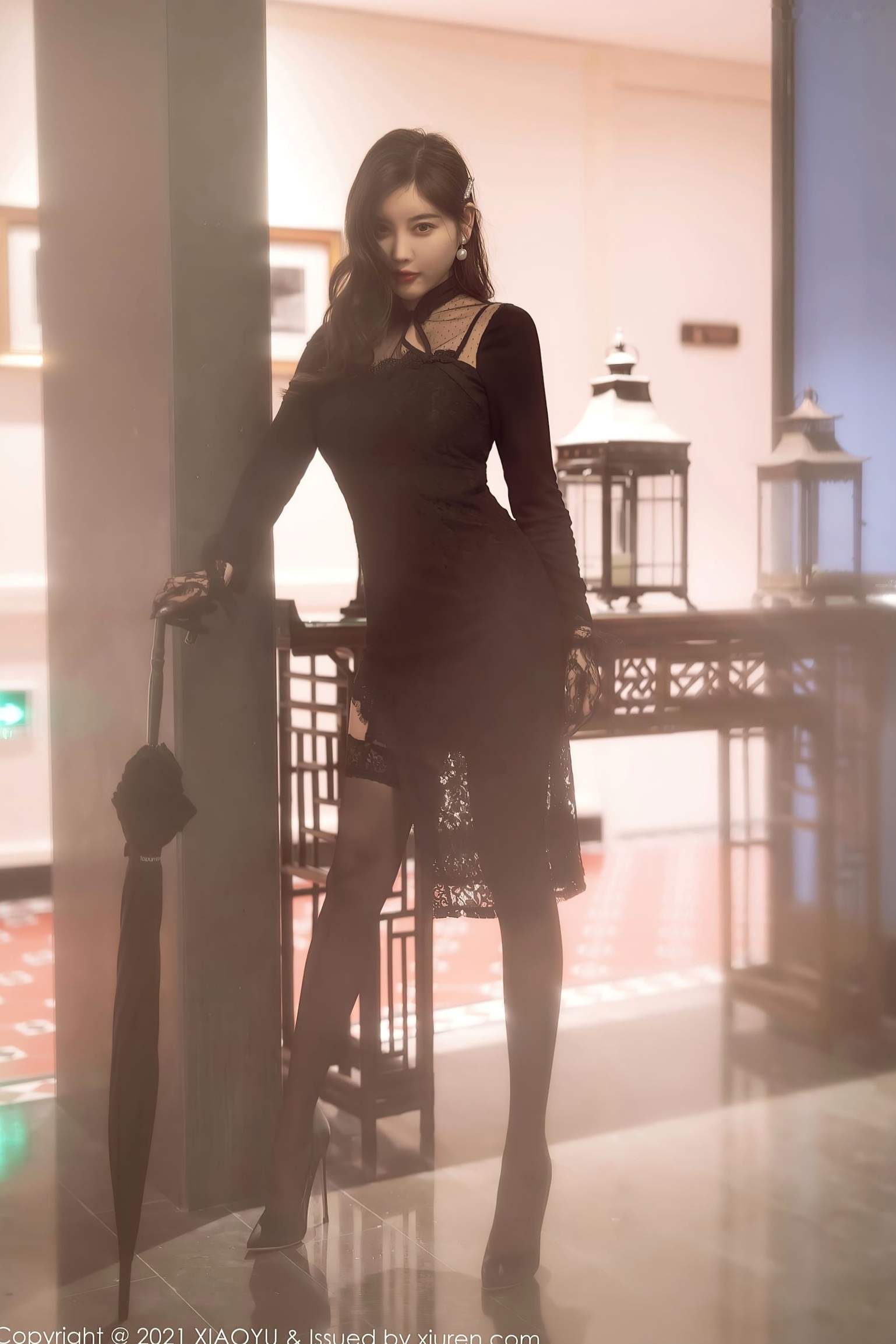 Gallery - 杨晨晨Sugar私房写真：复古光影下的蕾丝黑丝吊带诱惑，优雅与性感并存，“白月光与朱砂痣”氛围感大片语画界 - Painting World 性感诱惑丝袜私房照大尺度 杨晨晨Yome女神私房照_秀色女神 - image 2