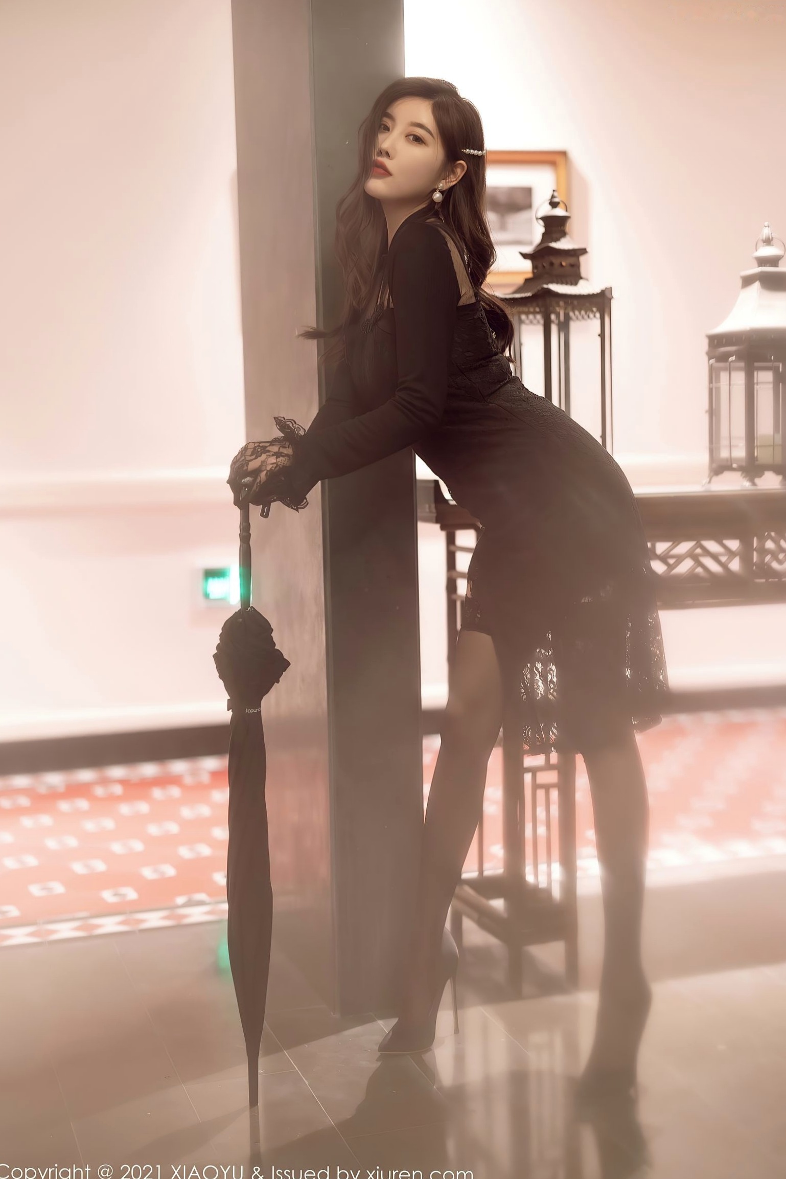 Gallery - 杨晨晨Sugar私房写真：复古光影下的蕾丝黑丝吊带诱惑，优雅与性感并存，“白月光与朱砂痣”氛围感大片语画界 - Painting World 性感诱惑丝袜私房照大尺度 杨晨晨Yome女神私房照_秀色女神 - image 3