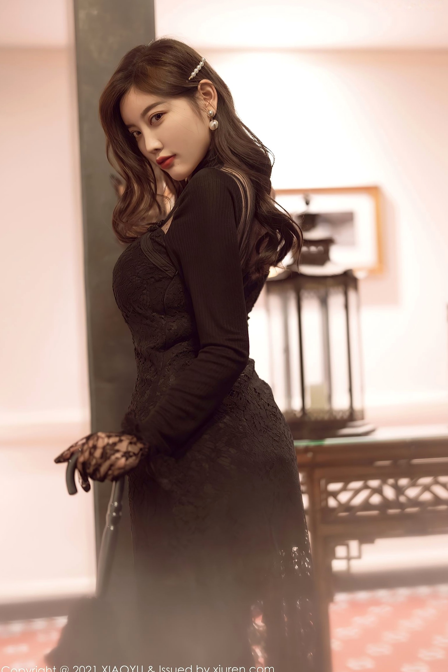 Gallery - 杨晨晨Sugar私房写真：复古光影下的蕾丝黑丝吊带诱惑，优雅与性感并存，“白月光与朱砂痣”氛围感大片语画界 - Painting World 性感诱惑丝袜私房照大尺度 杨晨晨Yome女神私房照_秀色女神 - image 4